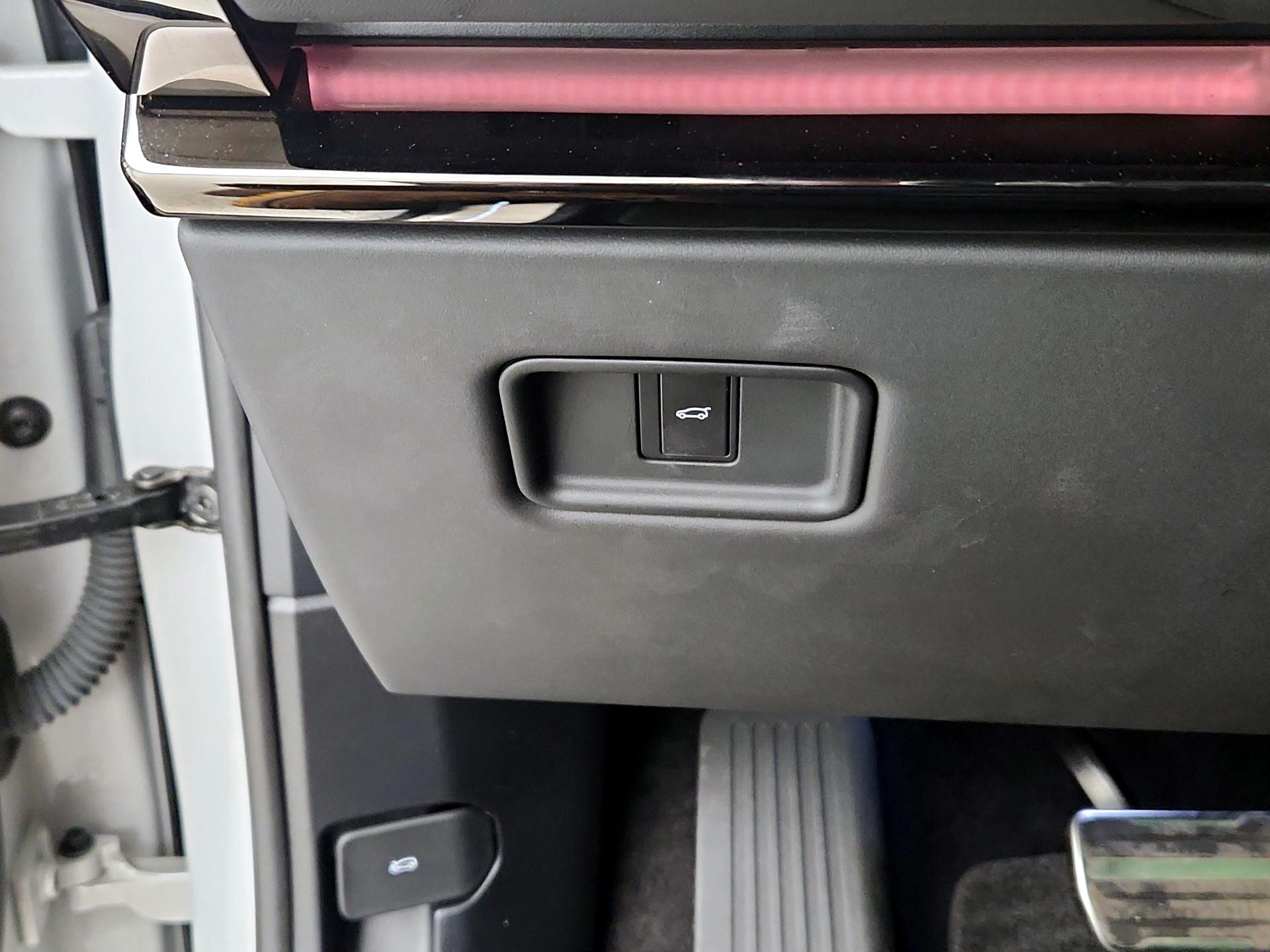 Thumbnail: 2023 Land Rover Range Rover Sport - 13