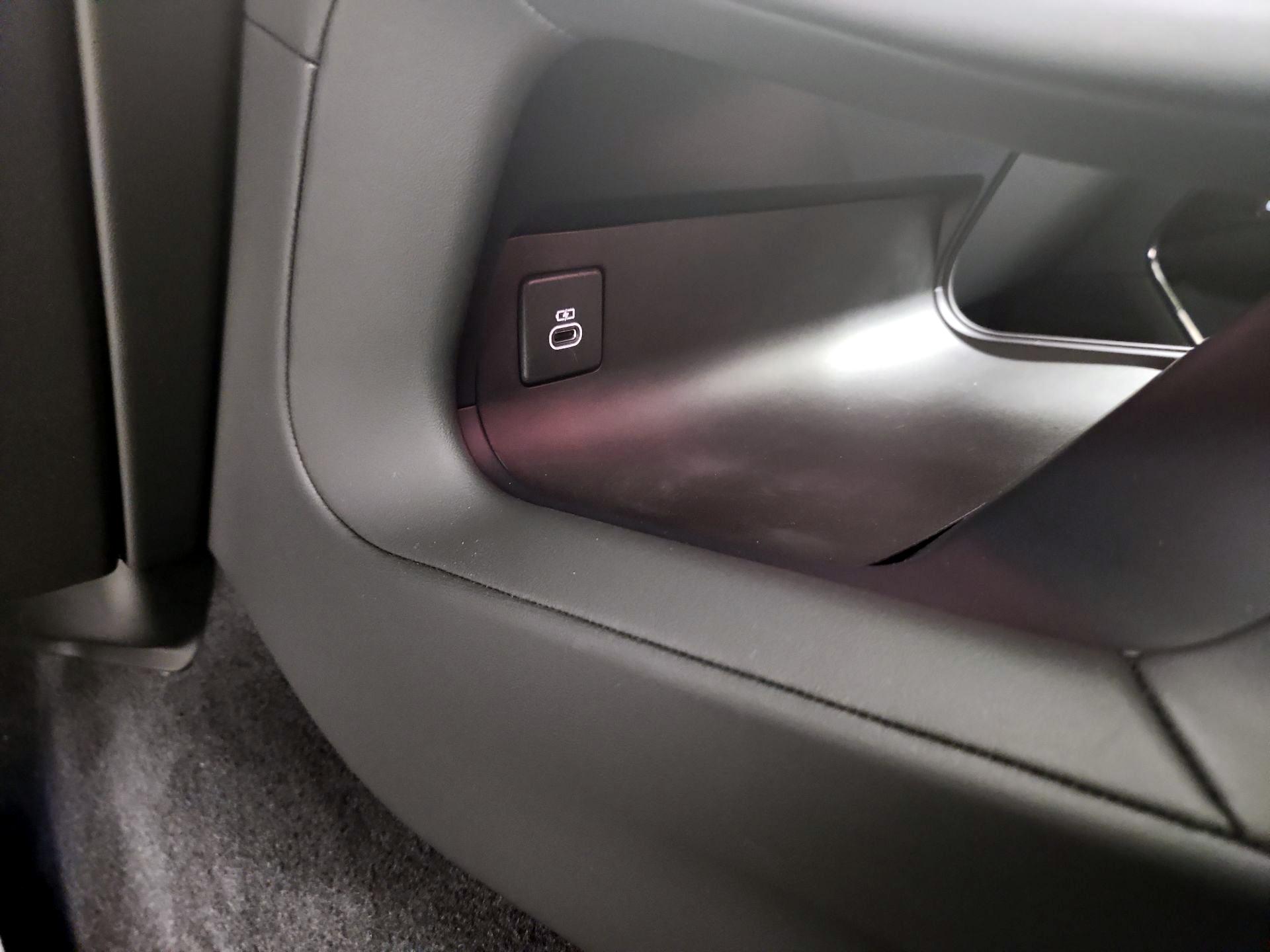 Thumbnail: 2023 Land Rover Range Rover Sport - 19