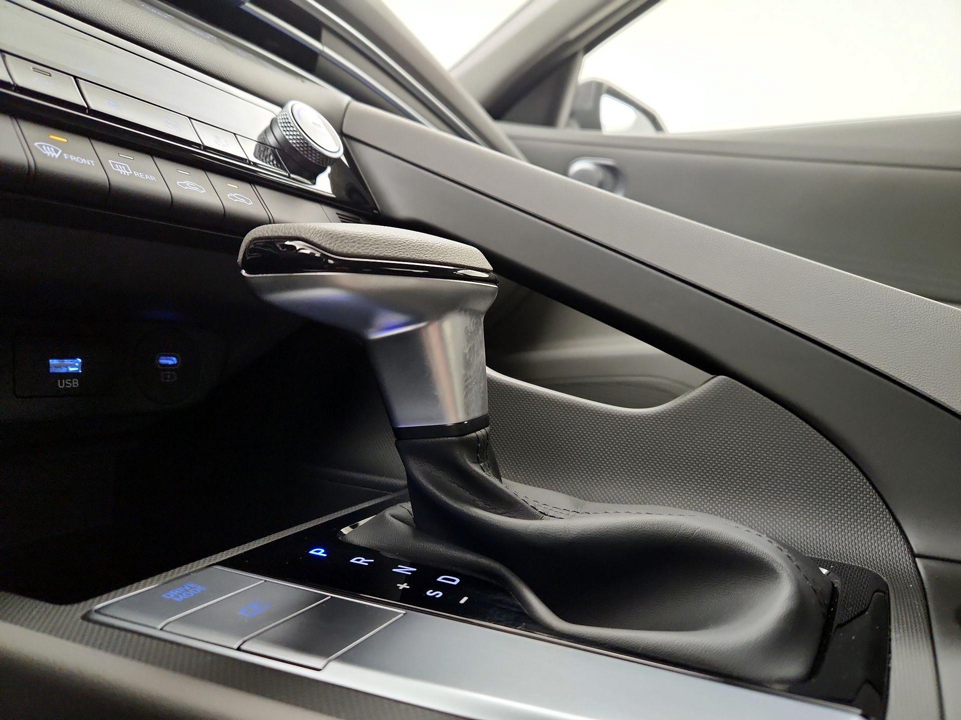 Thumbnail: 2024 Hyundai Elantra - 18