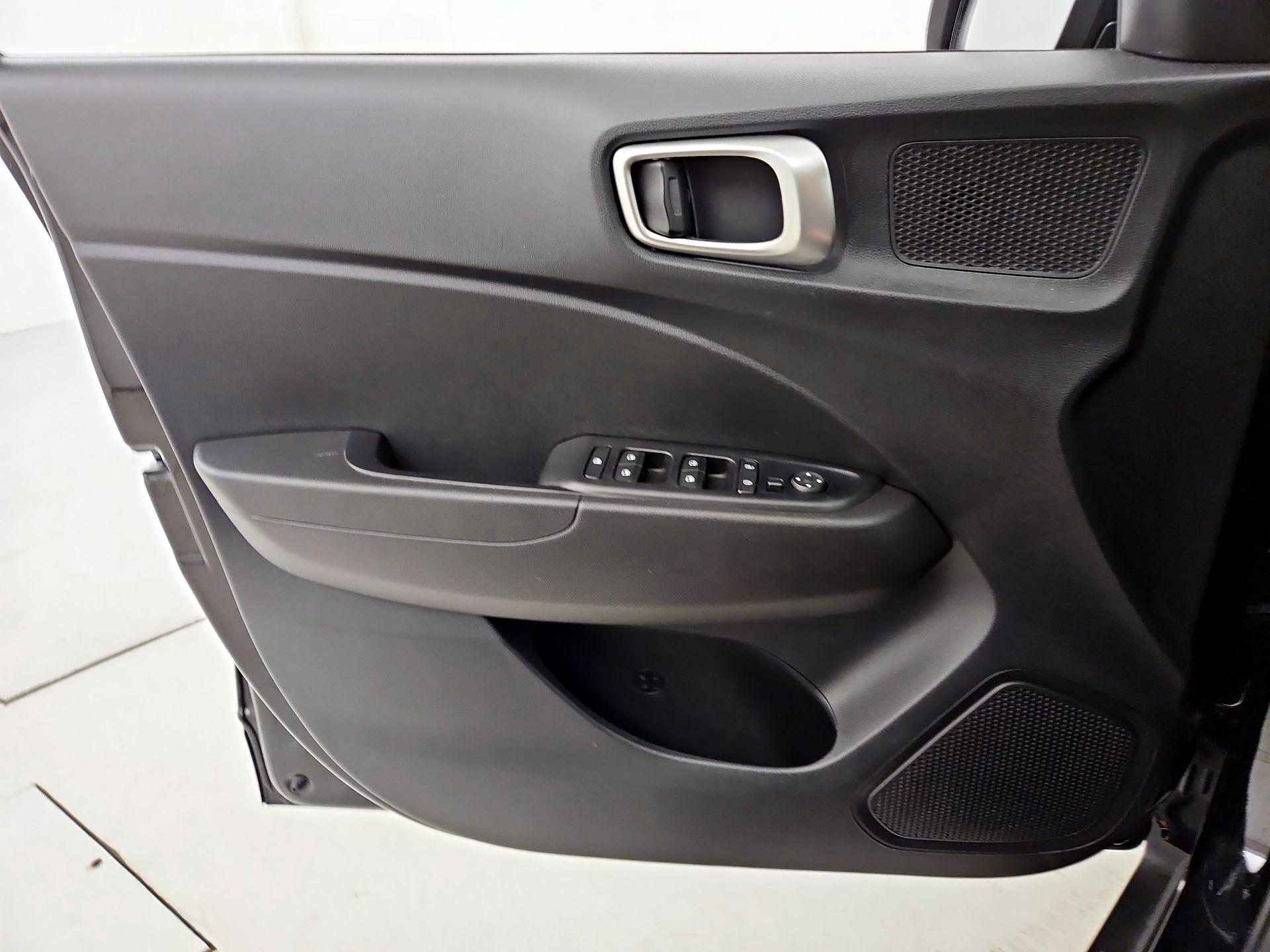 Thumbnail: 2023 Hyundai Venue - 12