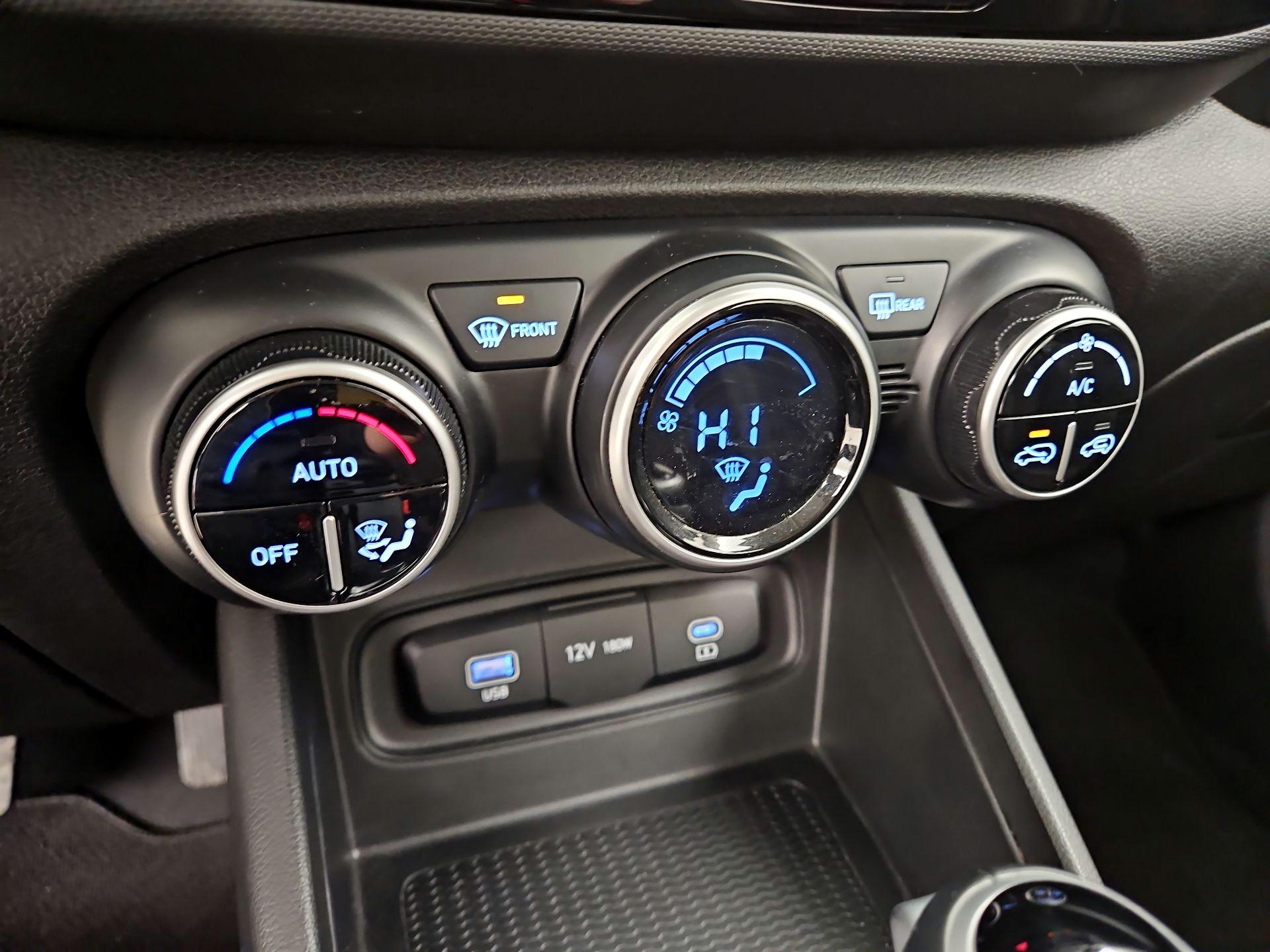 Thumbnail: 2023 Hyundai Venue - 16