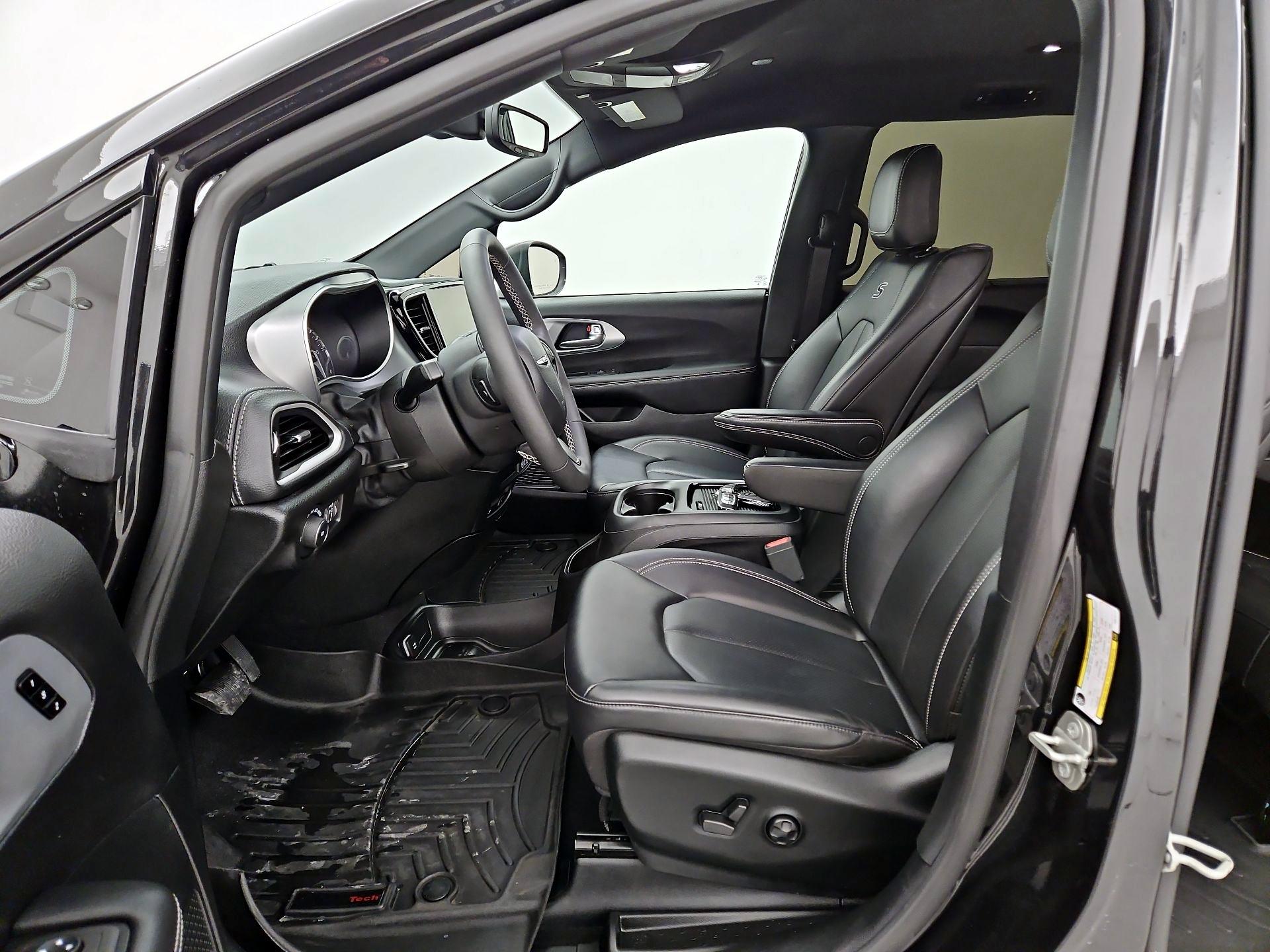 Thumbnail: 2023 Chrysler Pacifica - 11