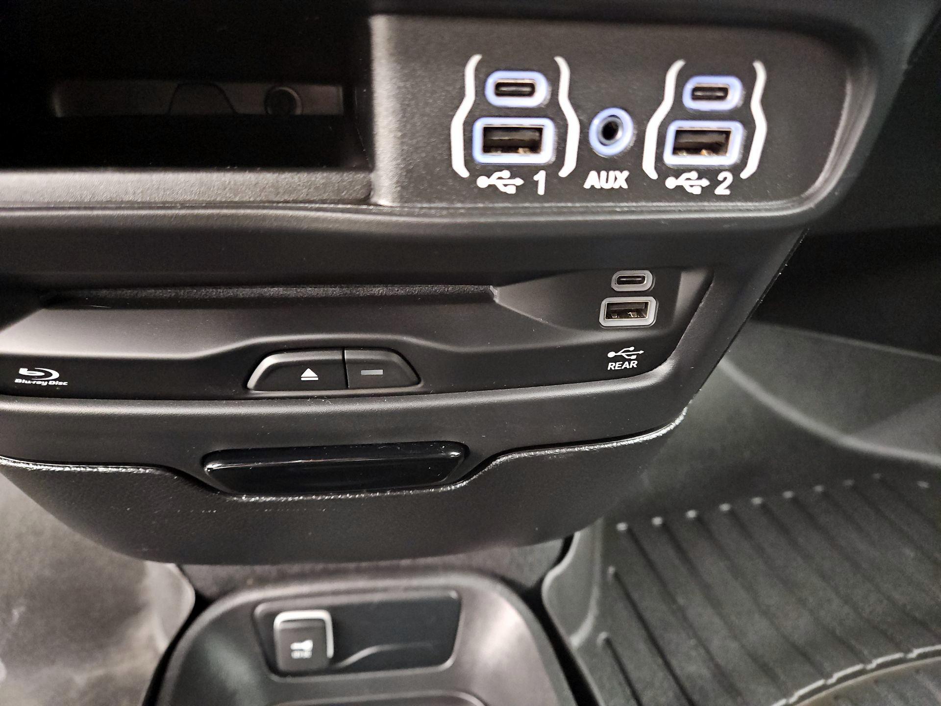 Thumbnail: 2023 Chrysler Pacifica - 19