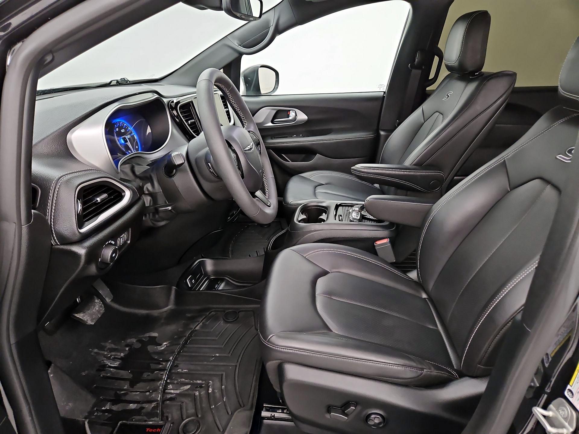 Thumbnail: 2023 Chrysler Pacifica - 20