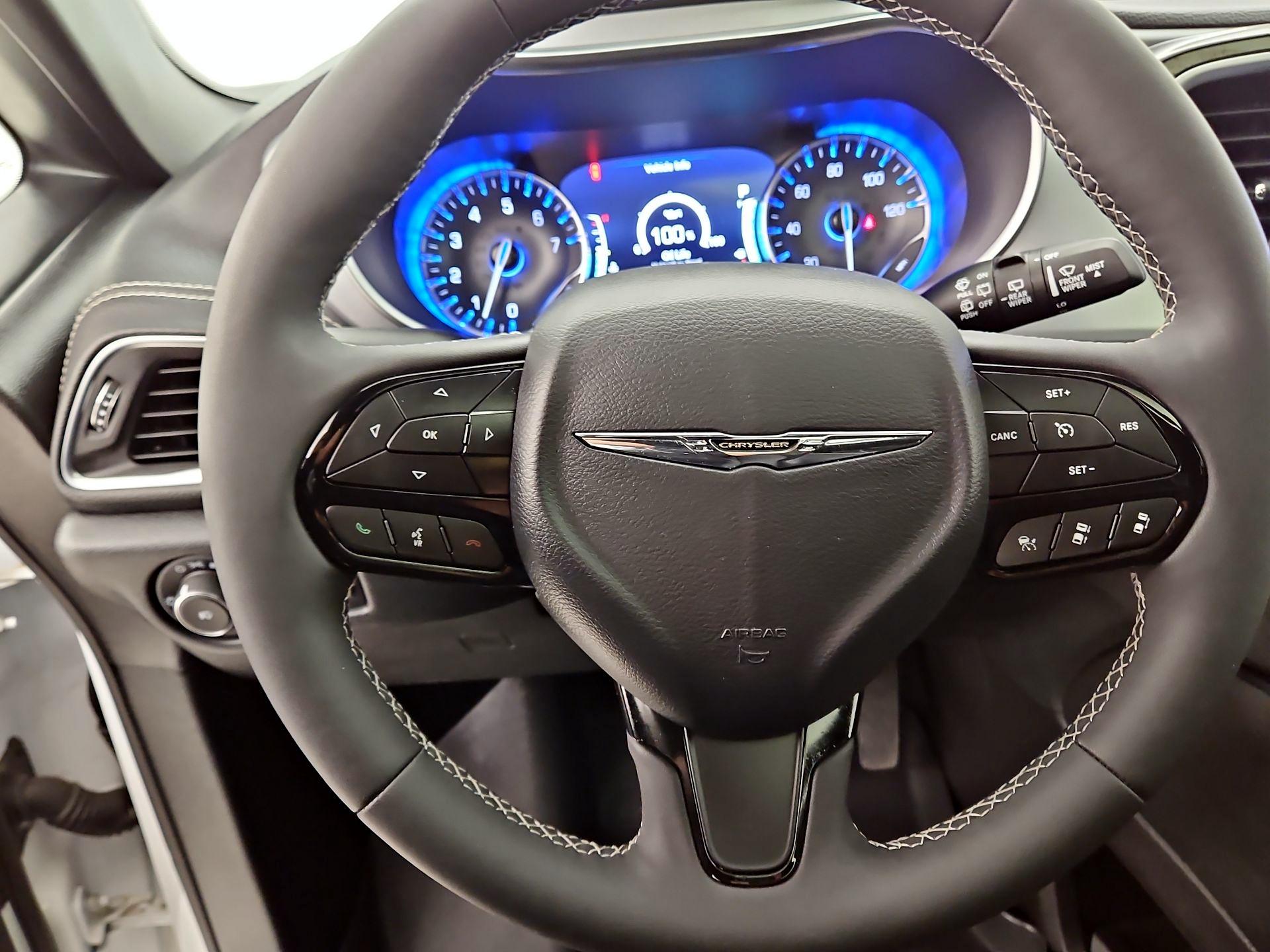 Thumbnail: 2025 Chrysler Pacifica - 10