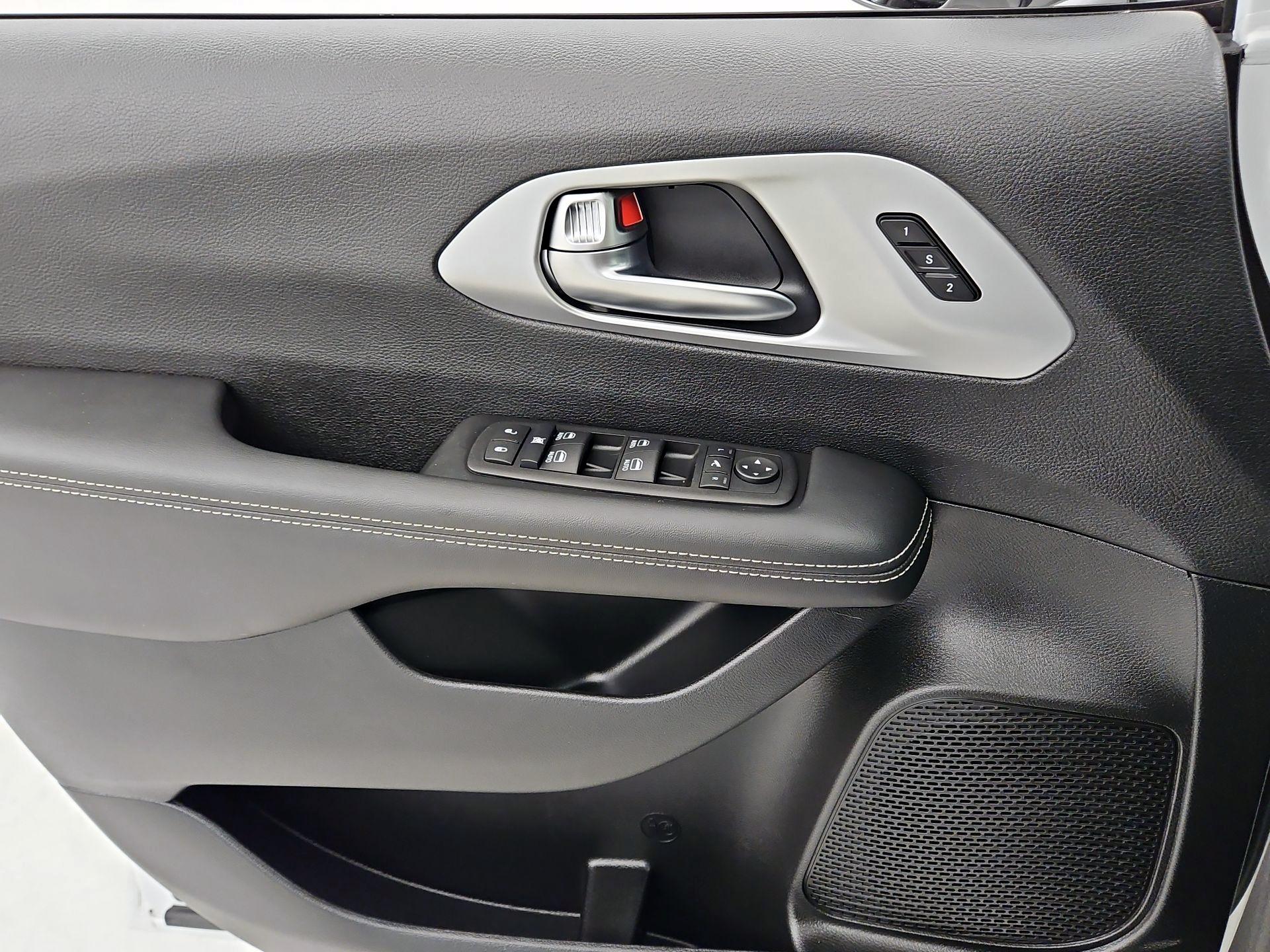 Thumbnail: 2025 Chrysler Pacifica - 12