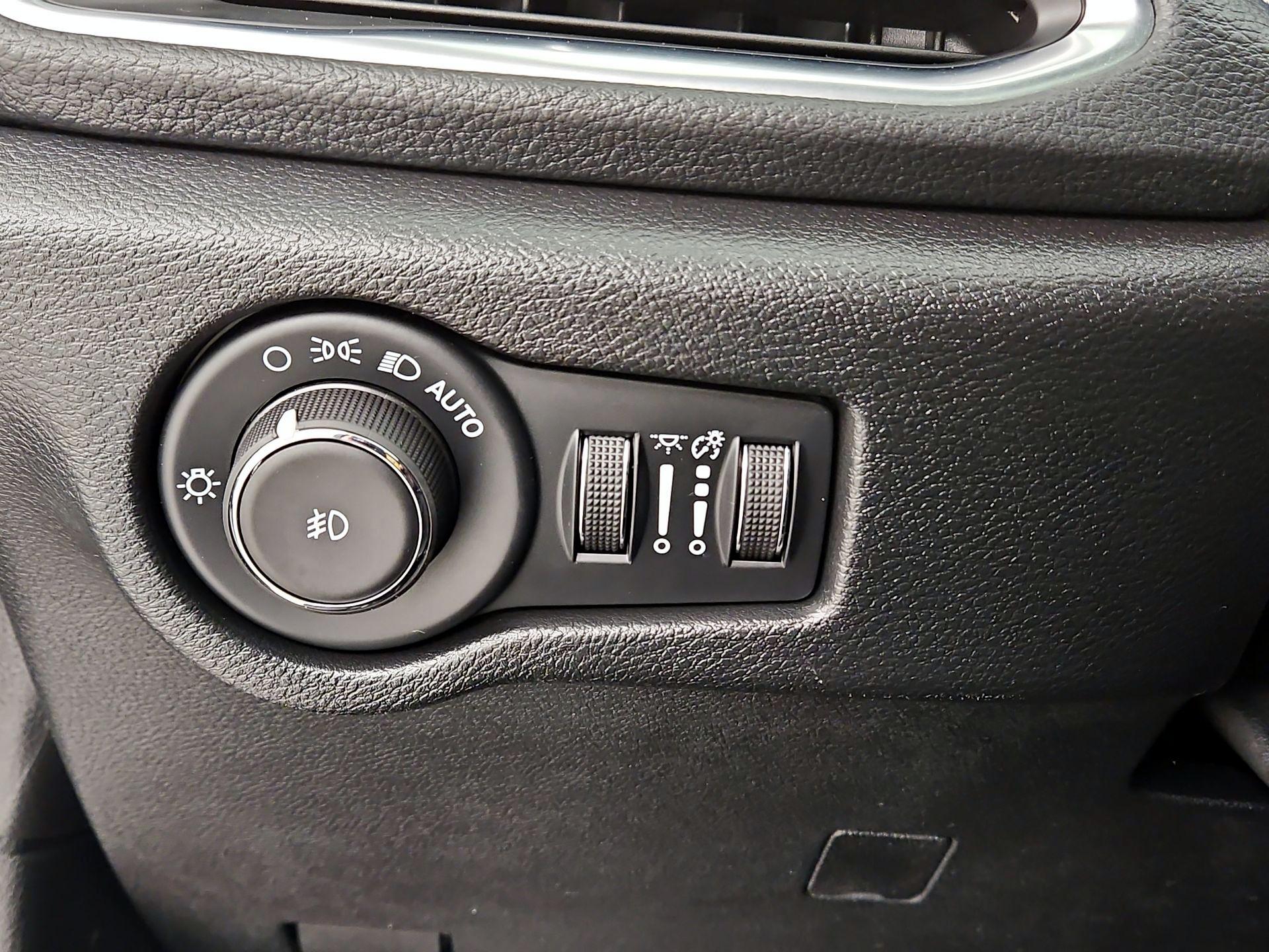 Thumbnail: 2025 Chrysler Pacifica - 13