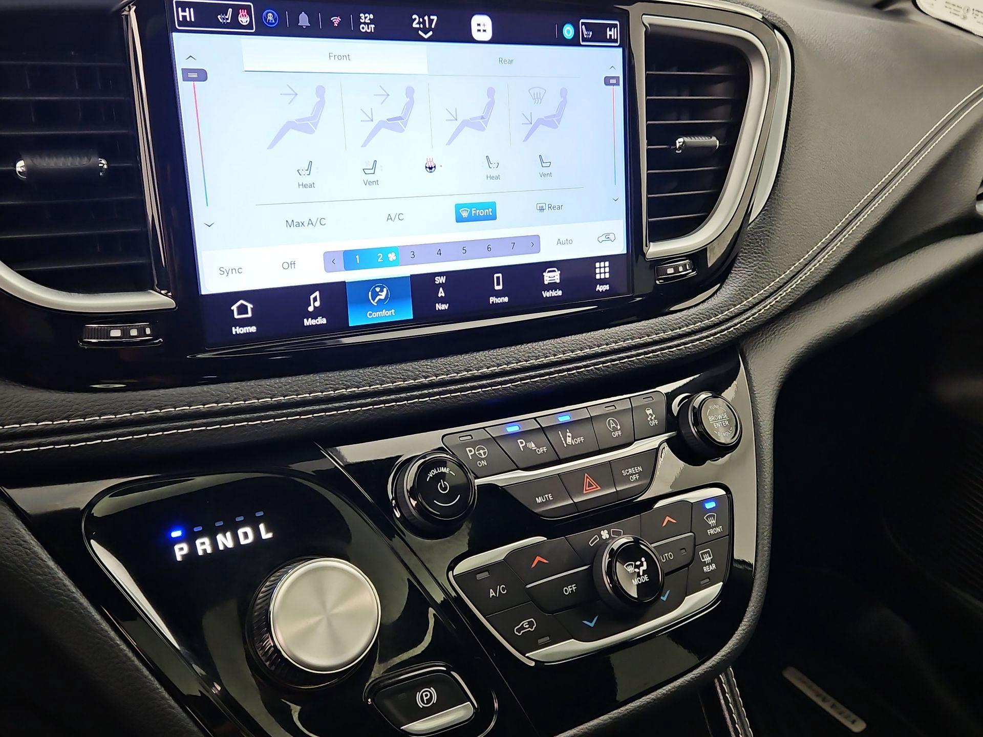 Thumbnail: 2025 Chrysler Pacifica - 17