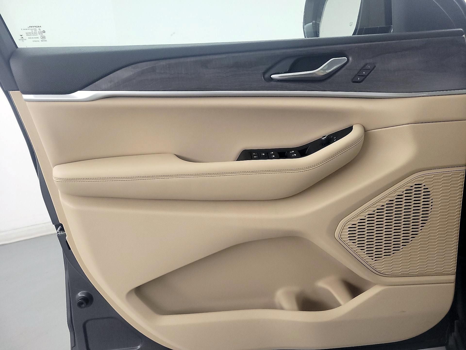 Thumbnail: 2023 Jeep Grand Cherokee L - 12