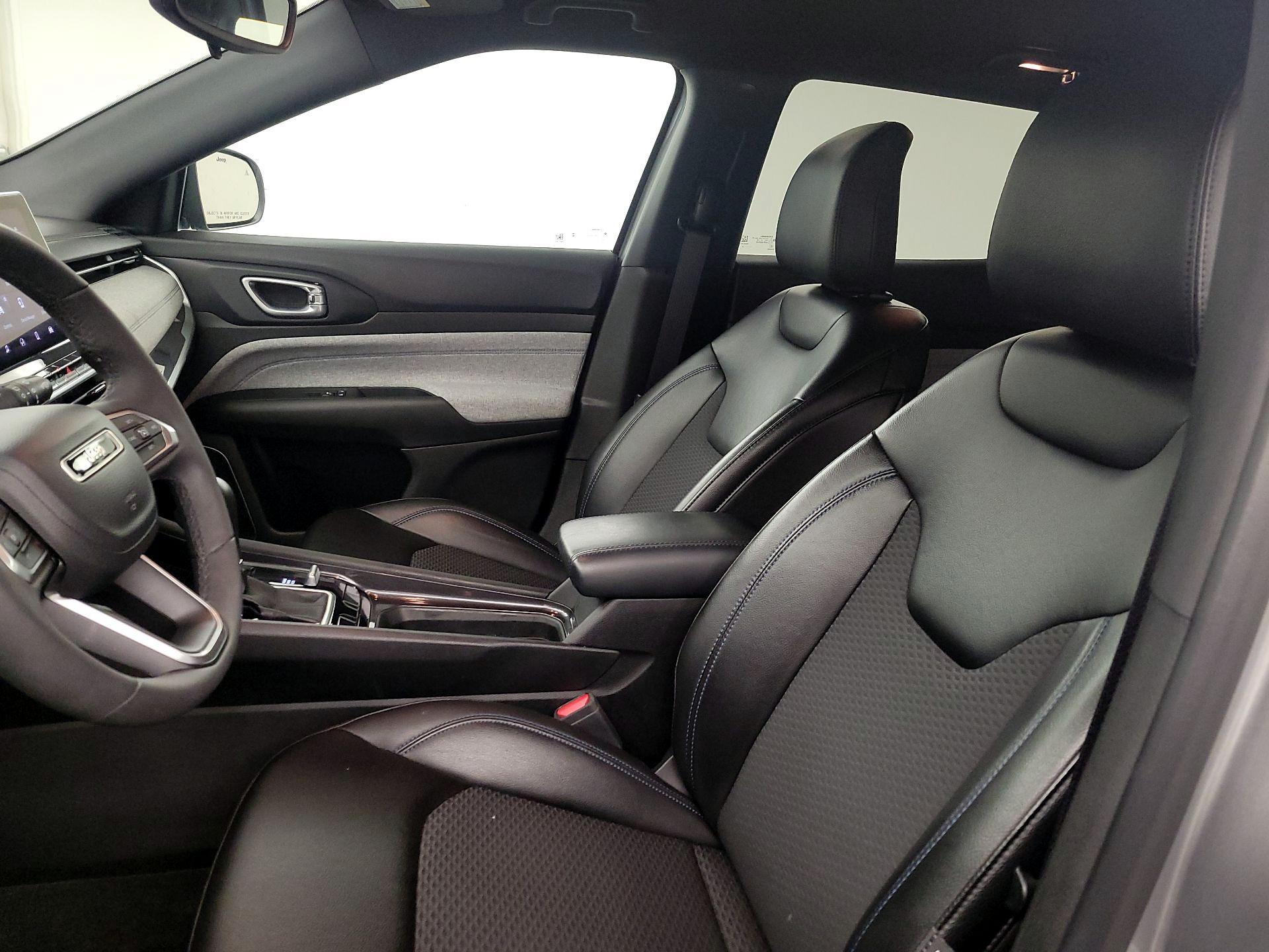 Thumbnail: 2023 Jeep Compass - 11