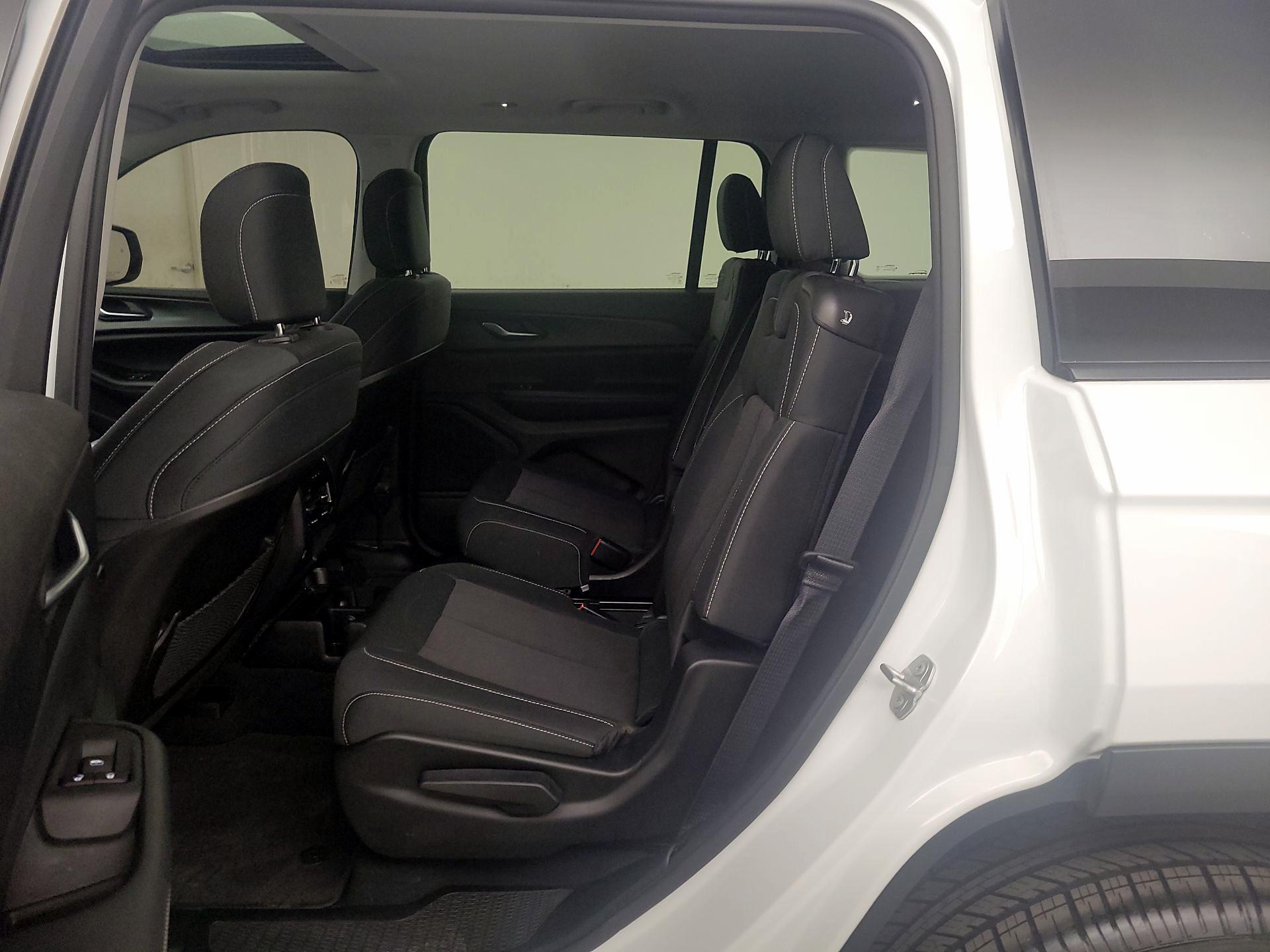 Thumbnail: 2023 Jeep Grand Cherokee L - 20
