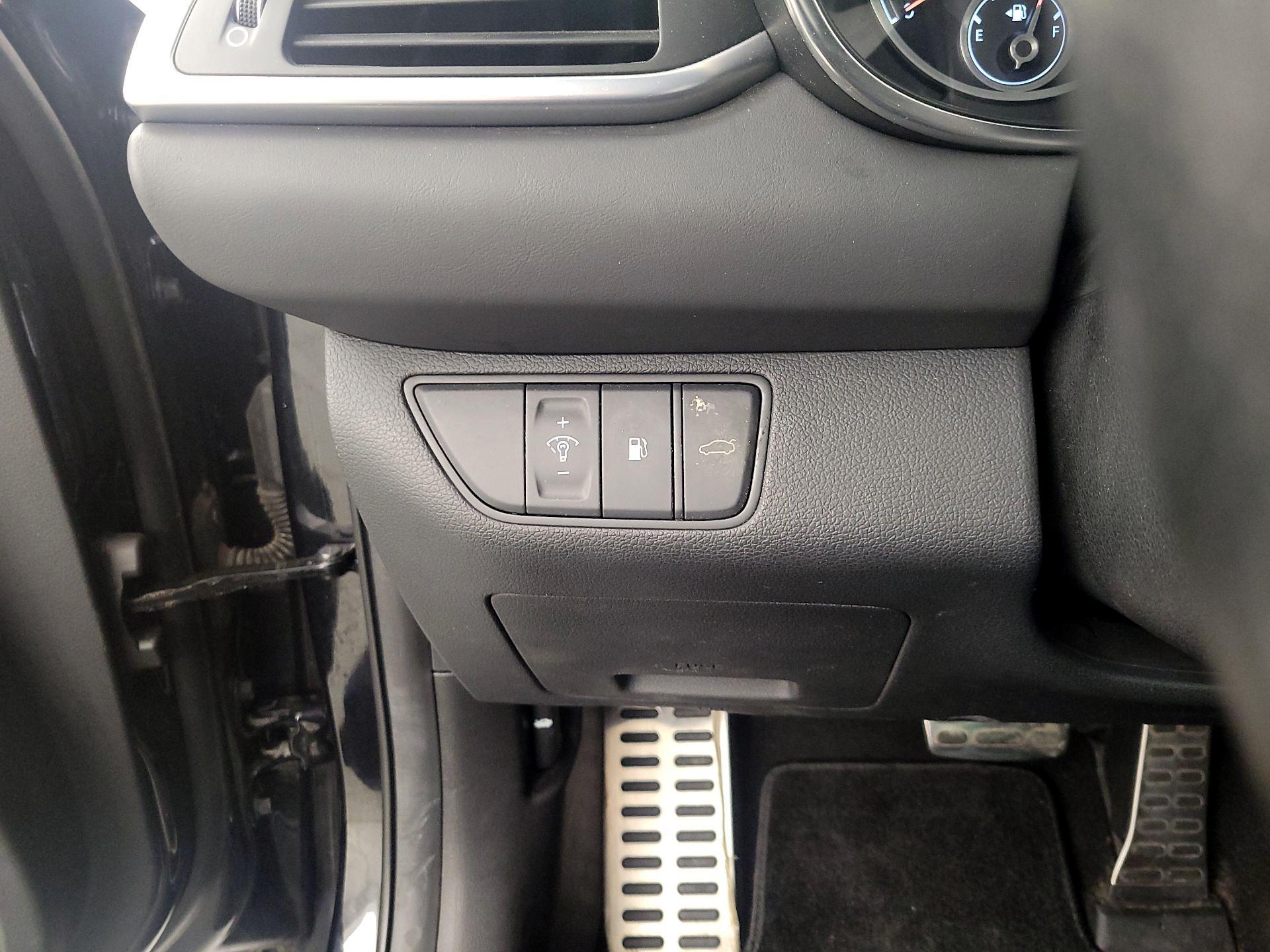 Thumbnail: 2023 Genesis G70 - 13