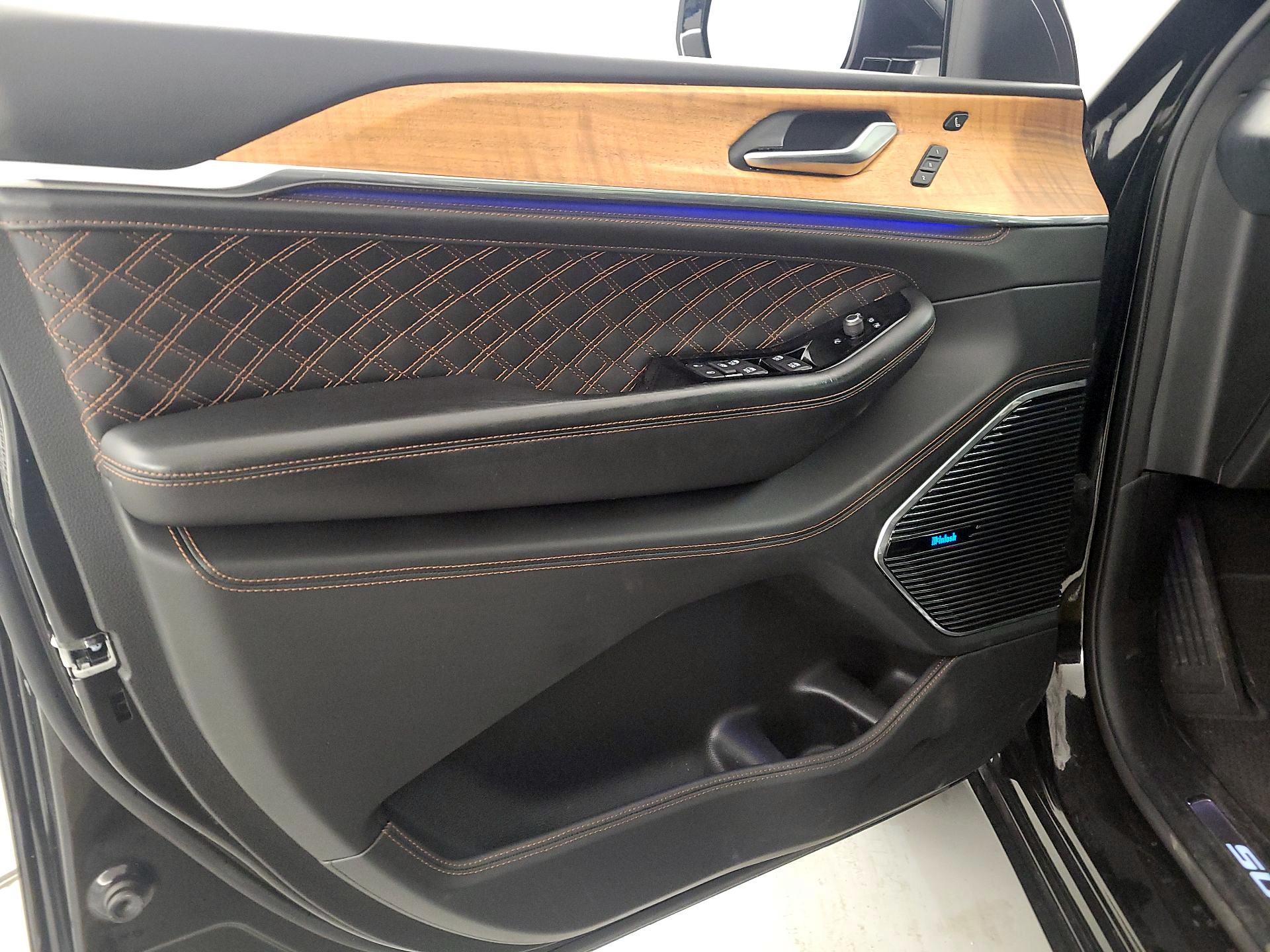 Thumbnail: 2022 Jeep Grand Cherokee - 12