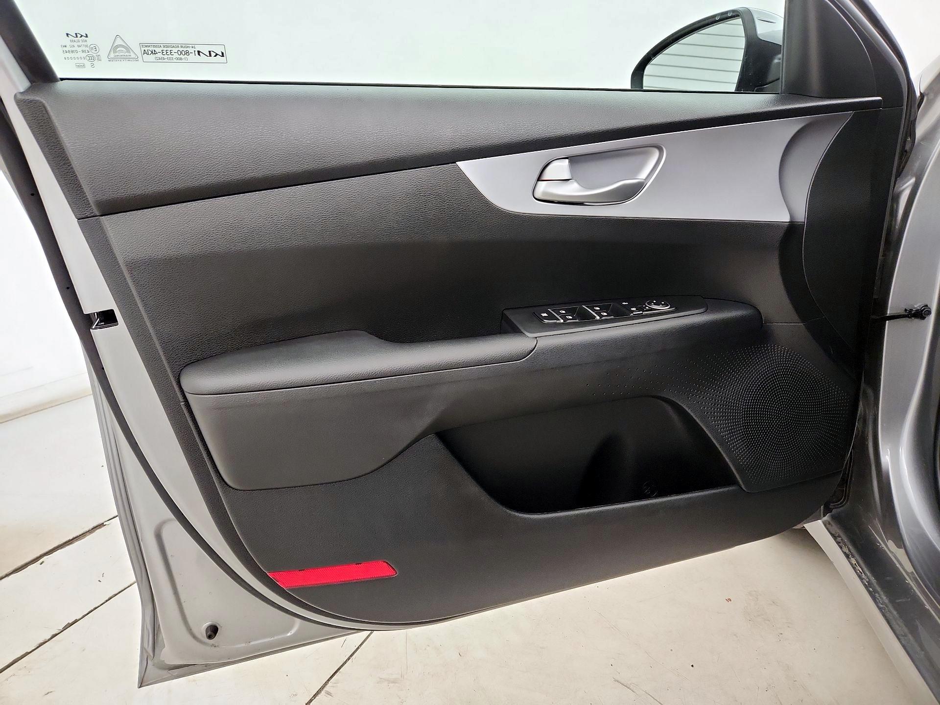 Thumbnail: 2022 Kia Forte - 12