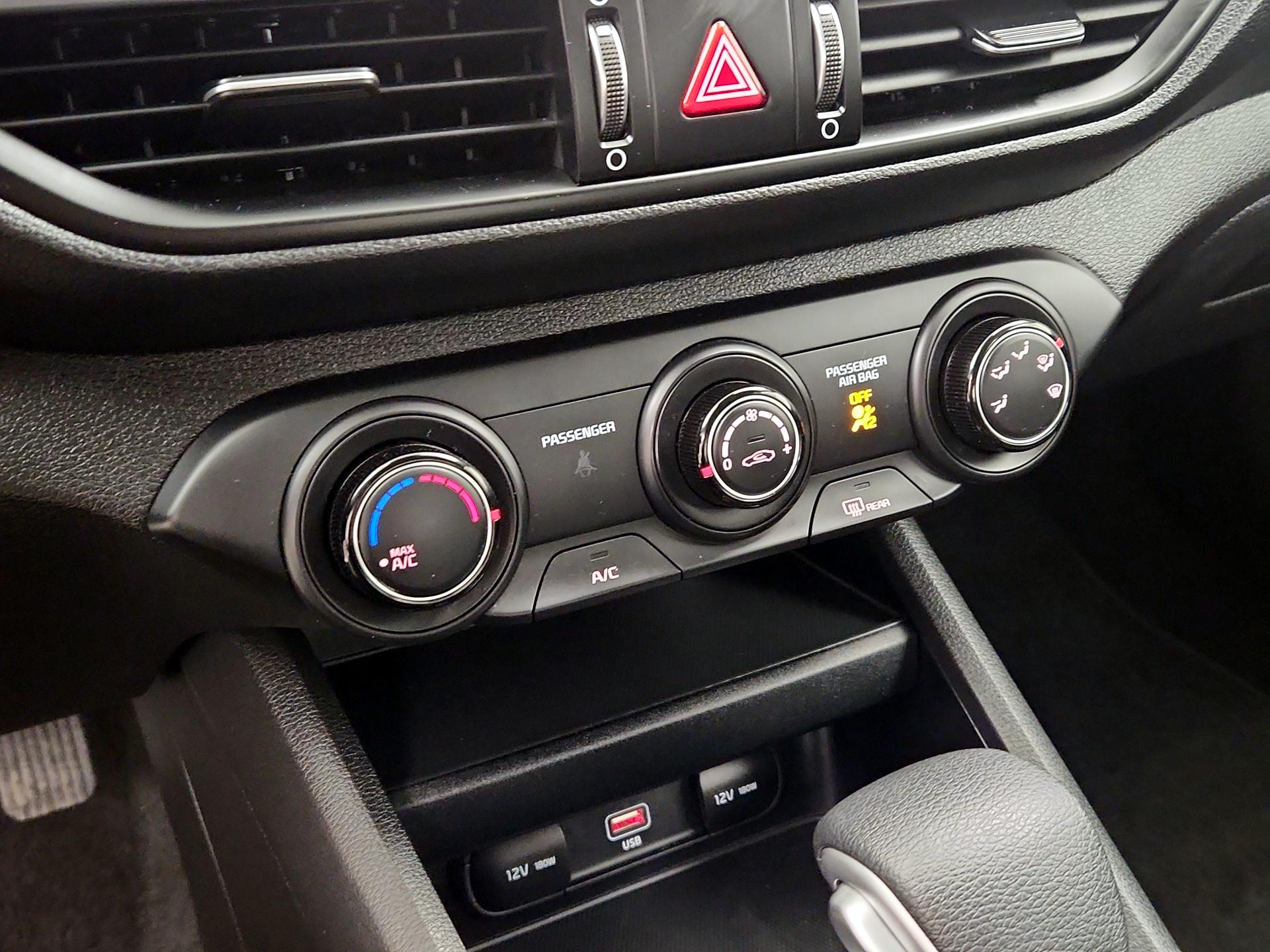 Thumbnail: 2022 Kia Forte - 16