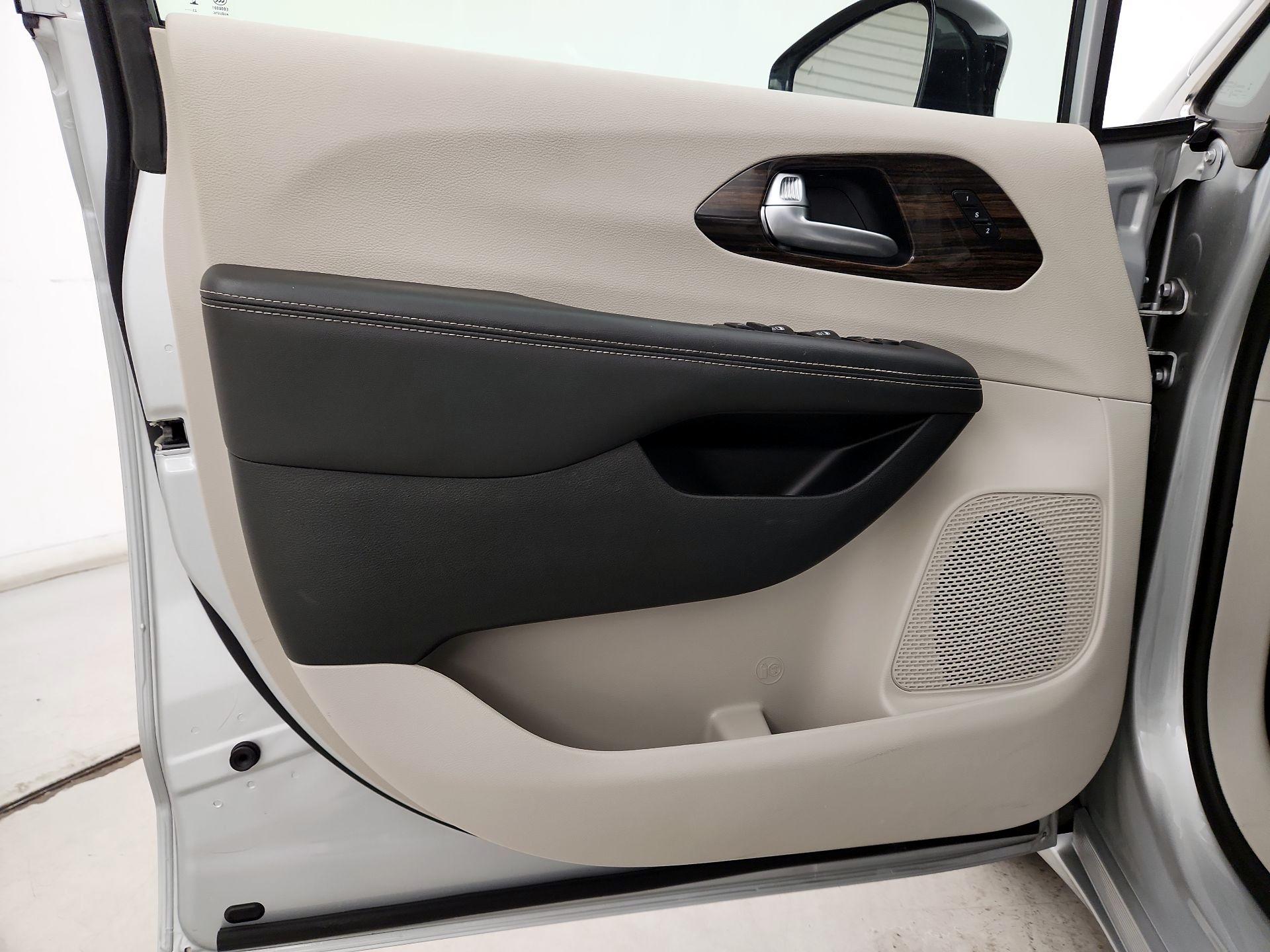 Thumbnail: 2024 Chrysler Pacifica - 12