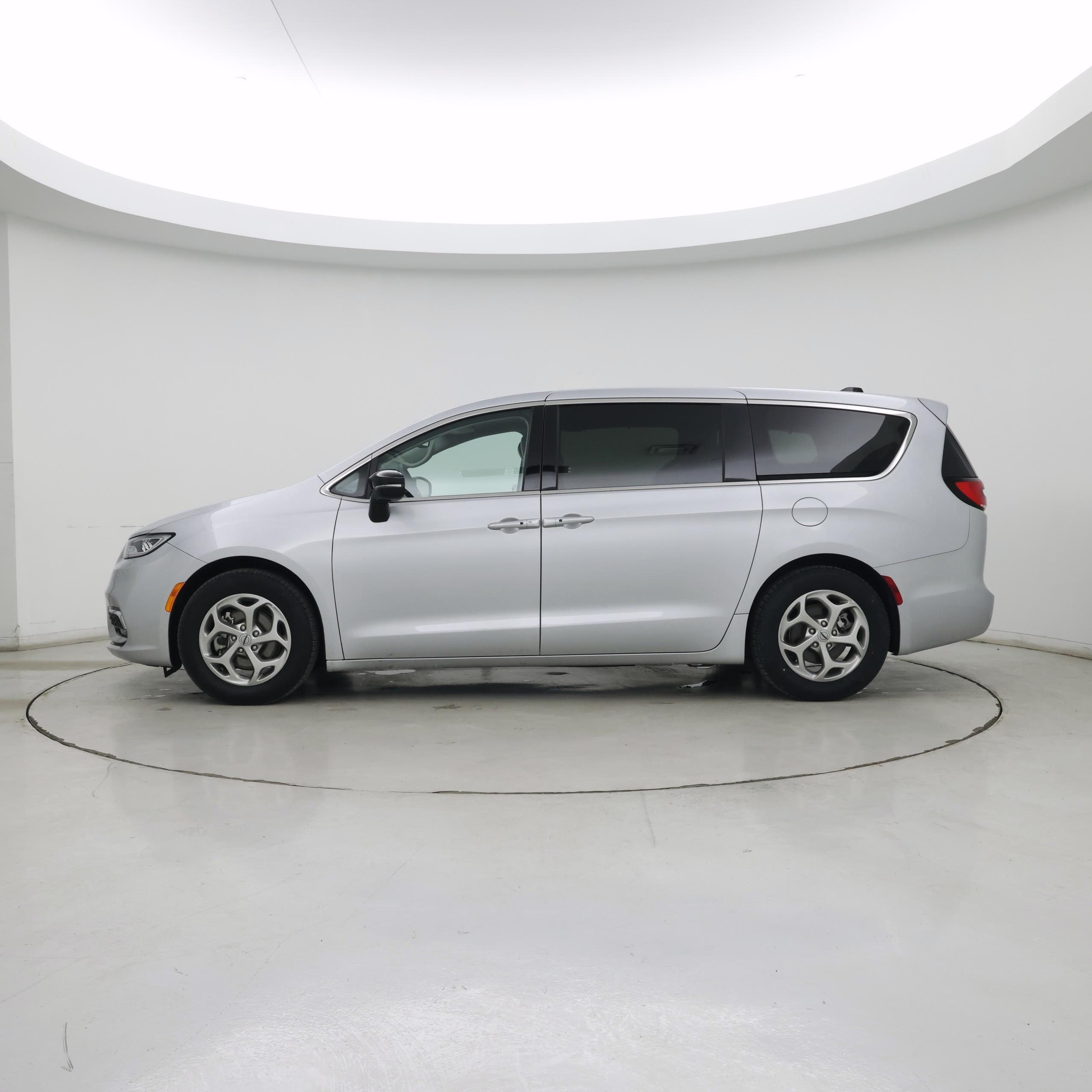 Thumbnail: 2024 Chrysler Pacifica - 3