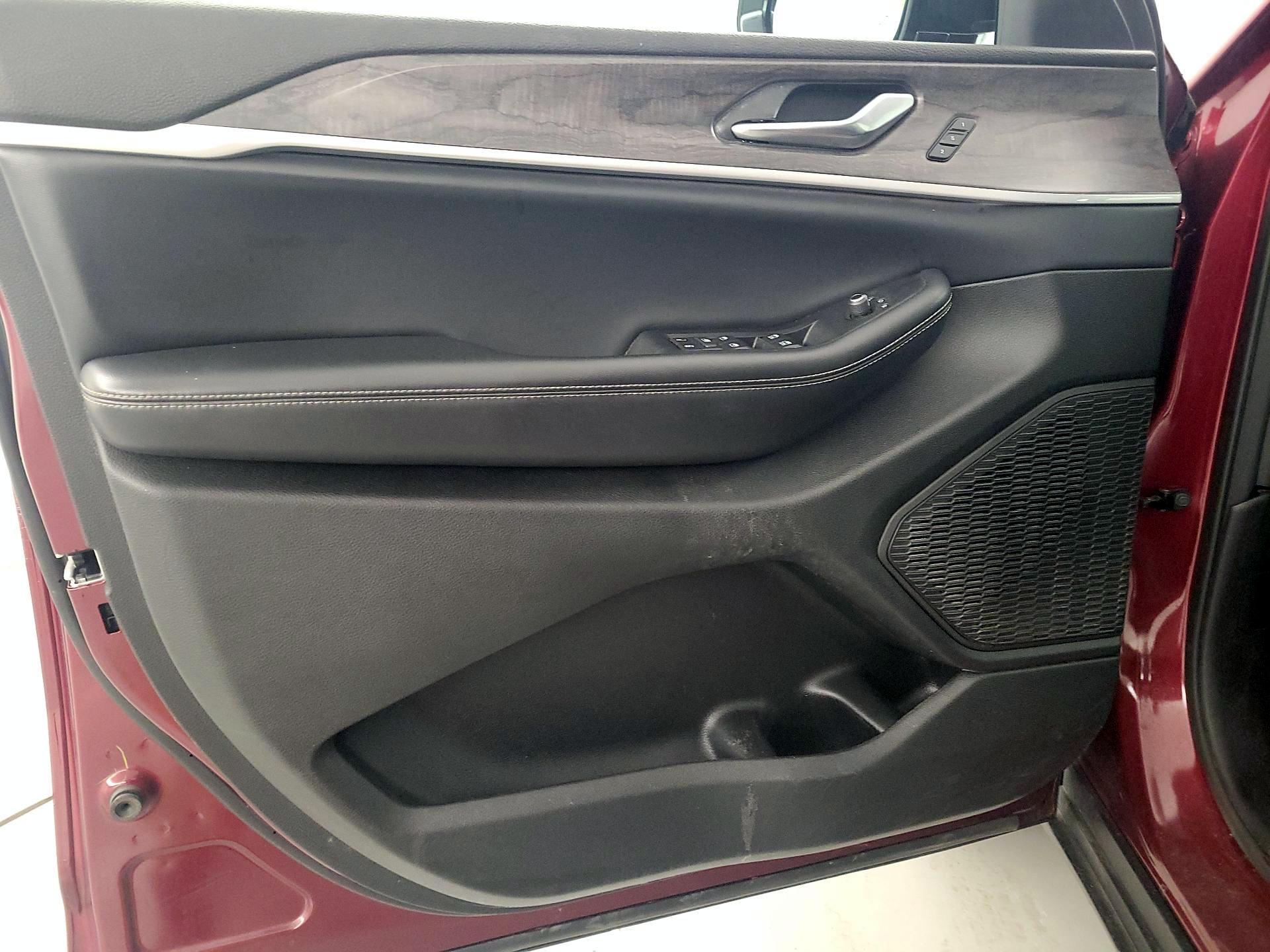 Thumbnail: 2023 Jeep Grand Cherokee - 12