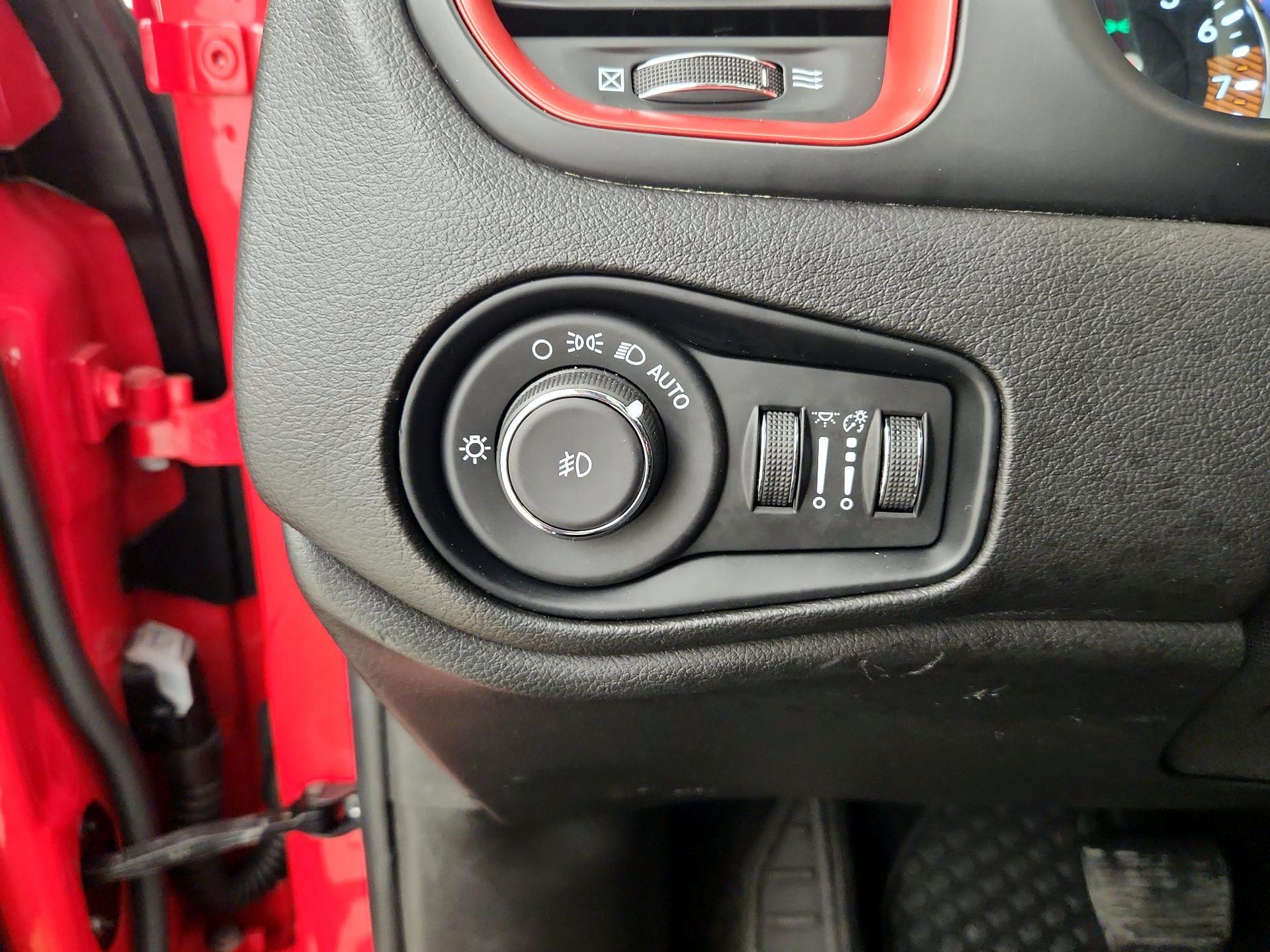 Thumbnail: 2022 Jeep Renegade - 13