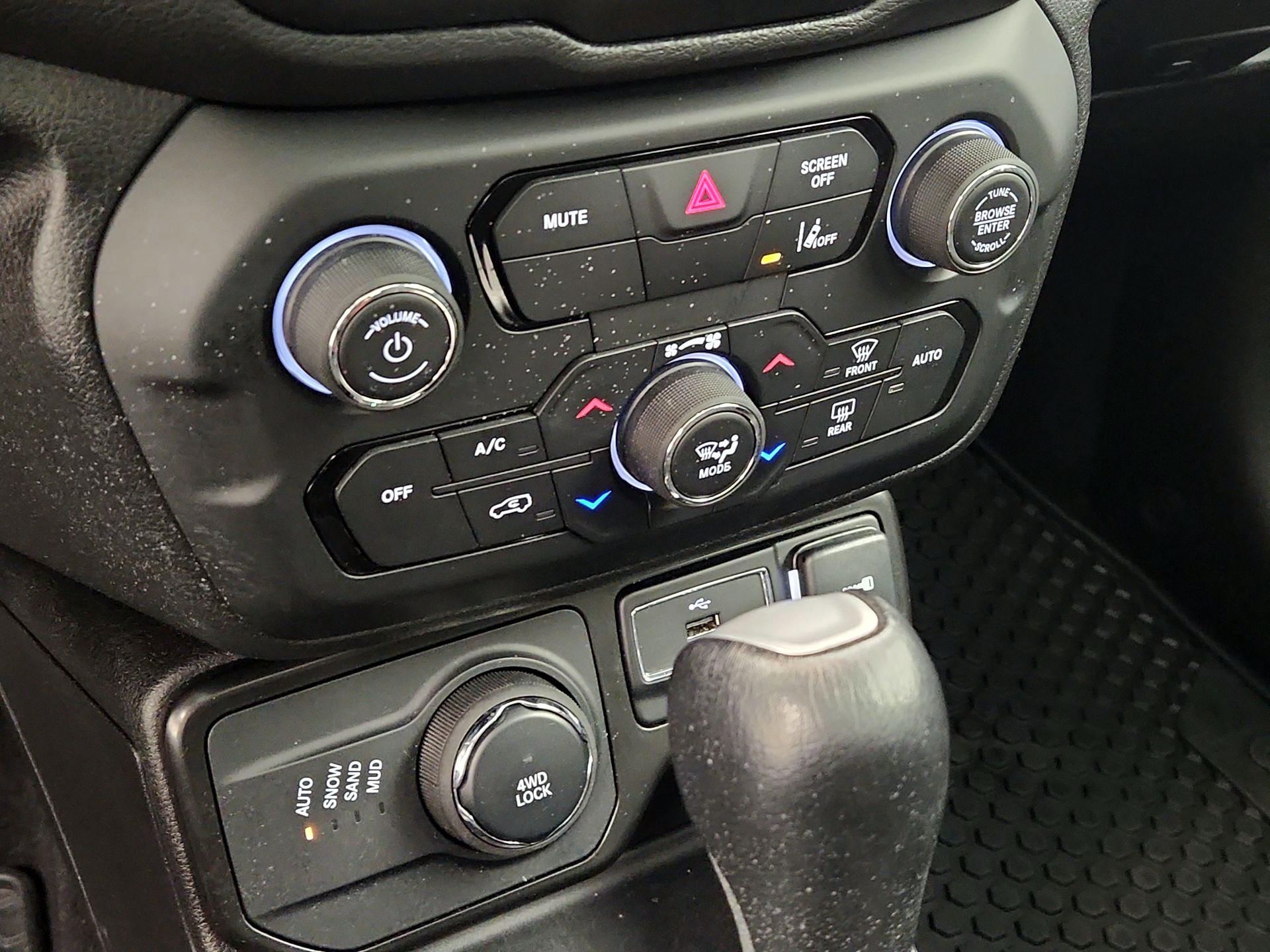 Thumbnail: 2022 Jeep Renegade - 17