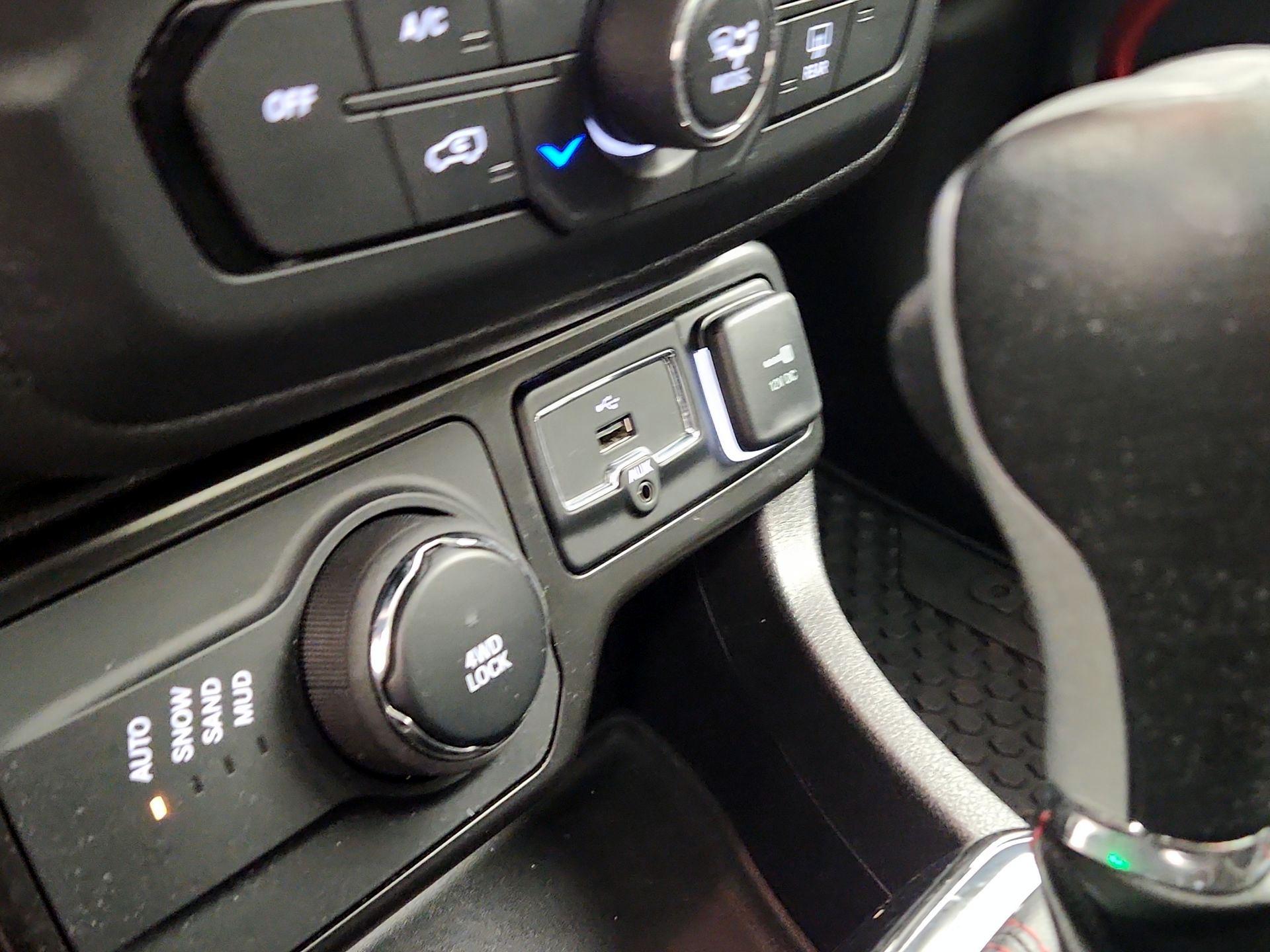 Thumbnail: 2022 Jeep Renegade - 19