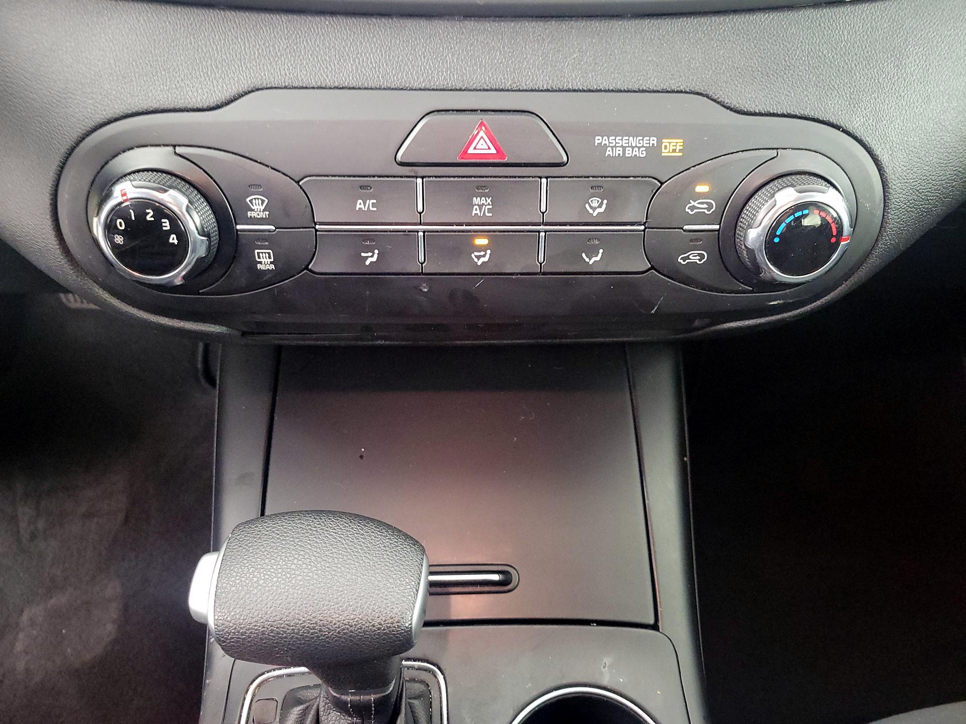 Thumbnail: 2020 Kia Sorento - 16