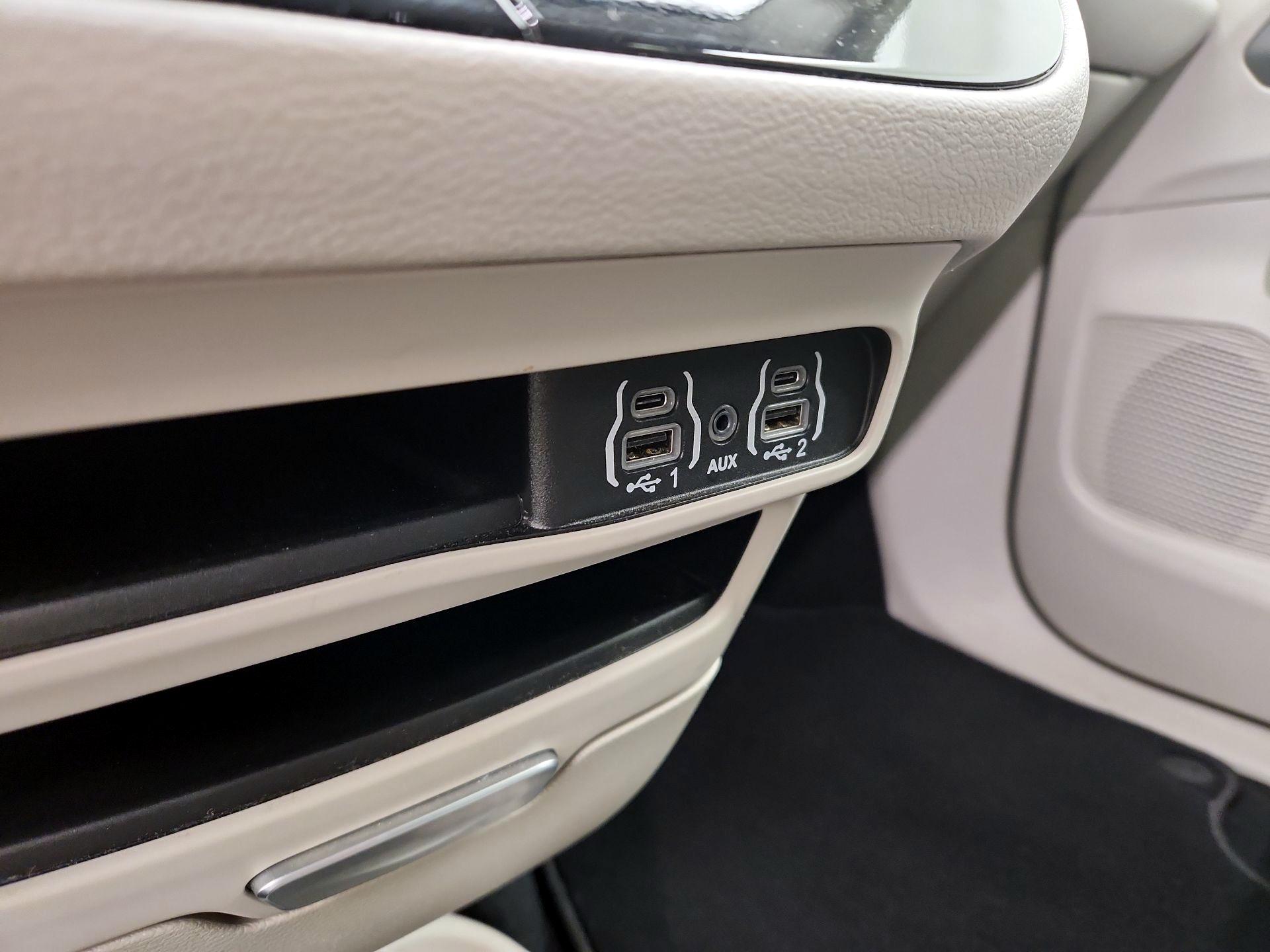 Thumbnail: 2024 Chrysler Pacifica - 18