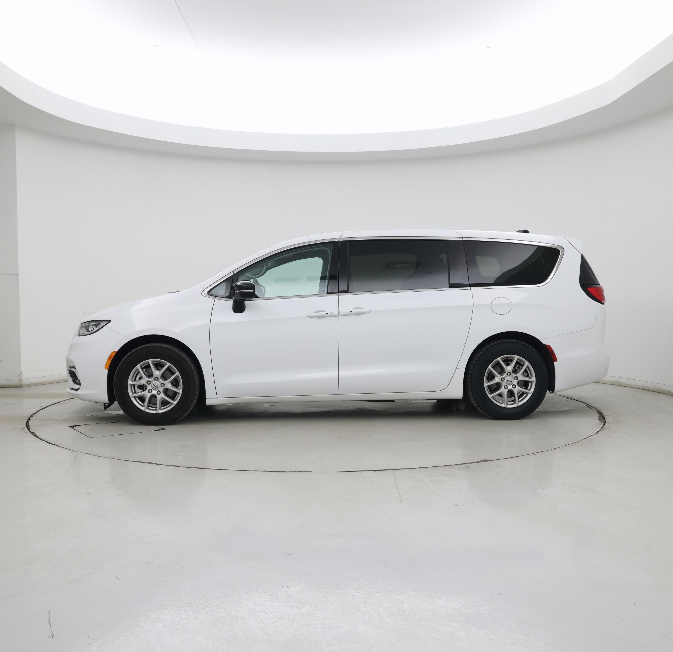 Thumbnail: 2024 Chrysler Pacifica - 3