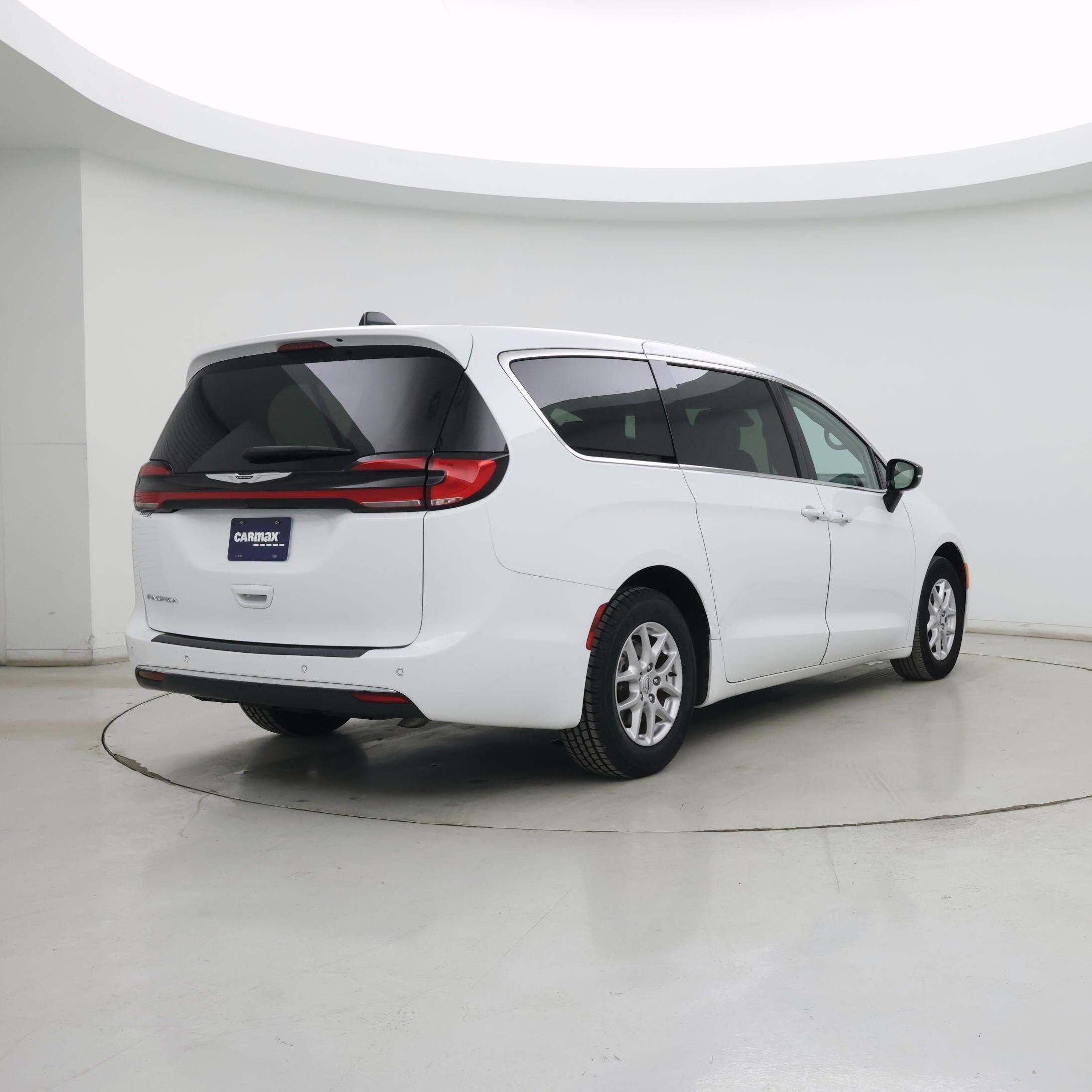 Thumbnail: 2024 Chrysler Pacifica - 8