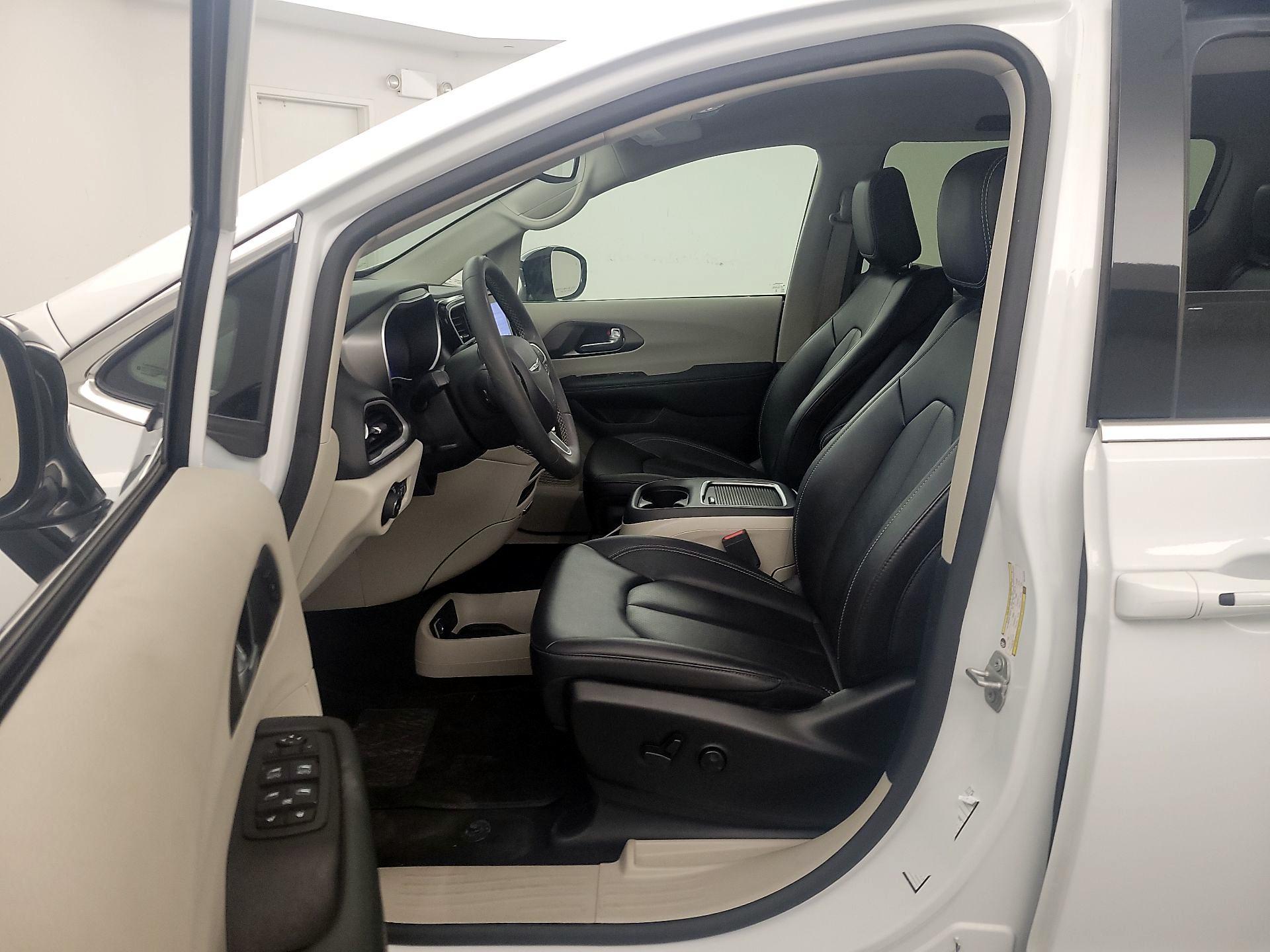 Thumbnail: 2024 Chrysler Pacifica - 11