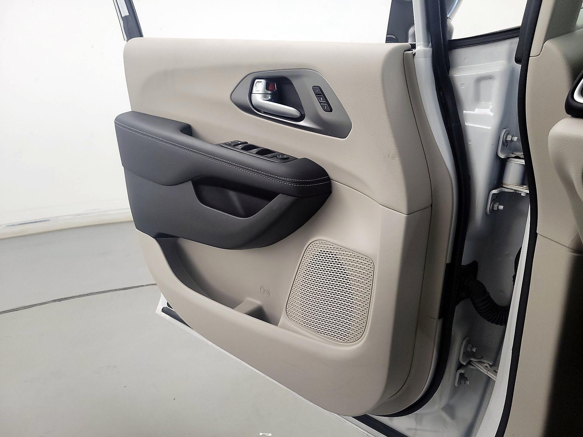 Thumbnail: 2024 Chrysler Pacifica - 12