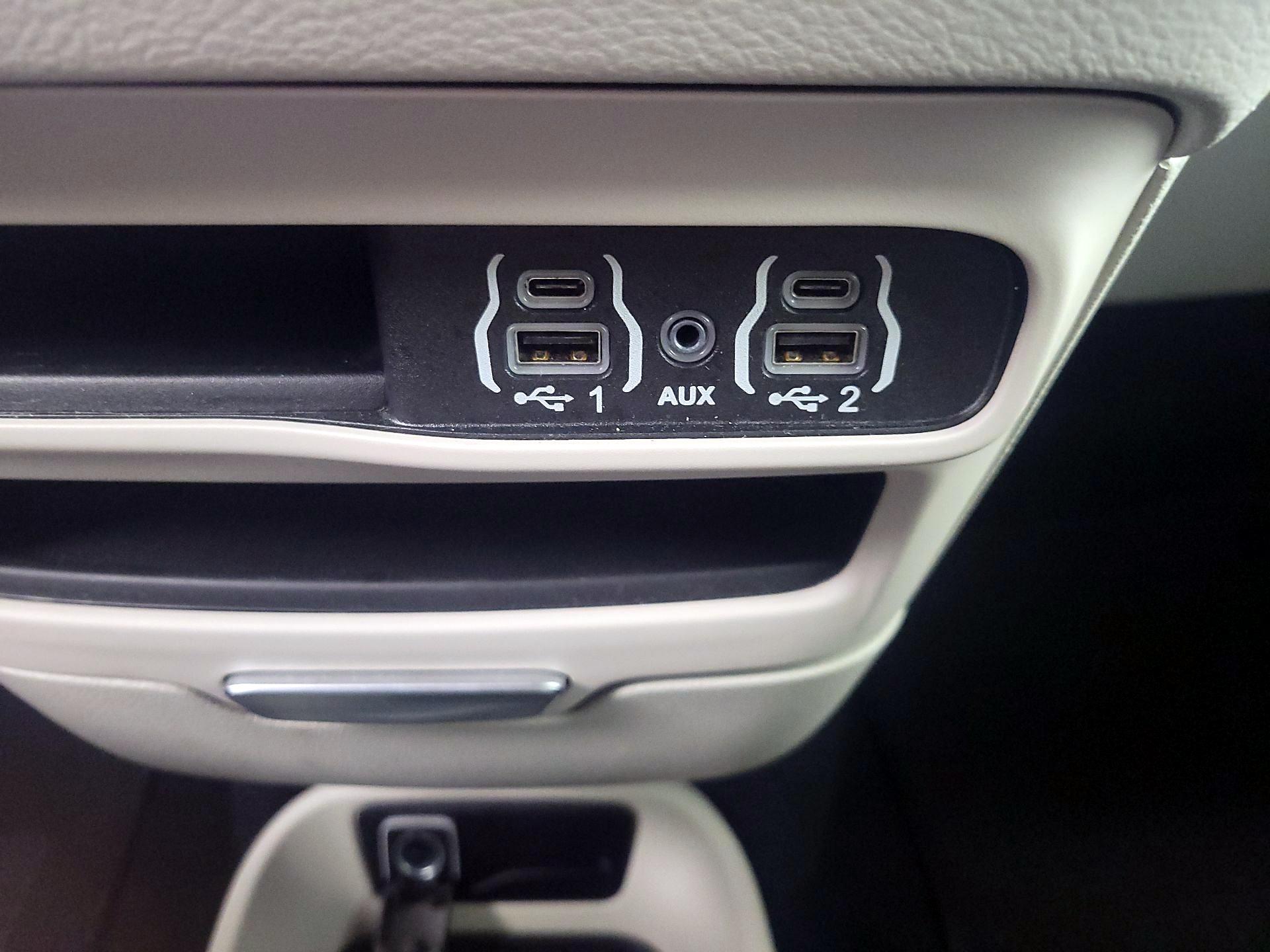 Thumbnail: 2024 Chrysler Pacifica - 18