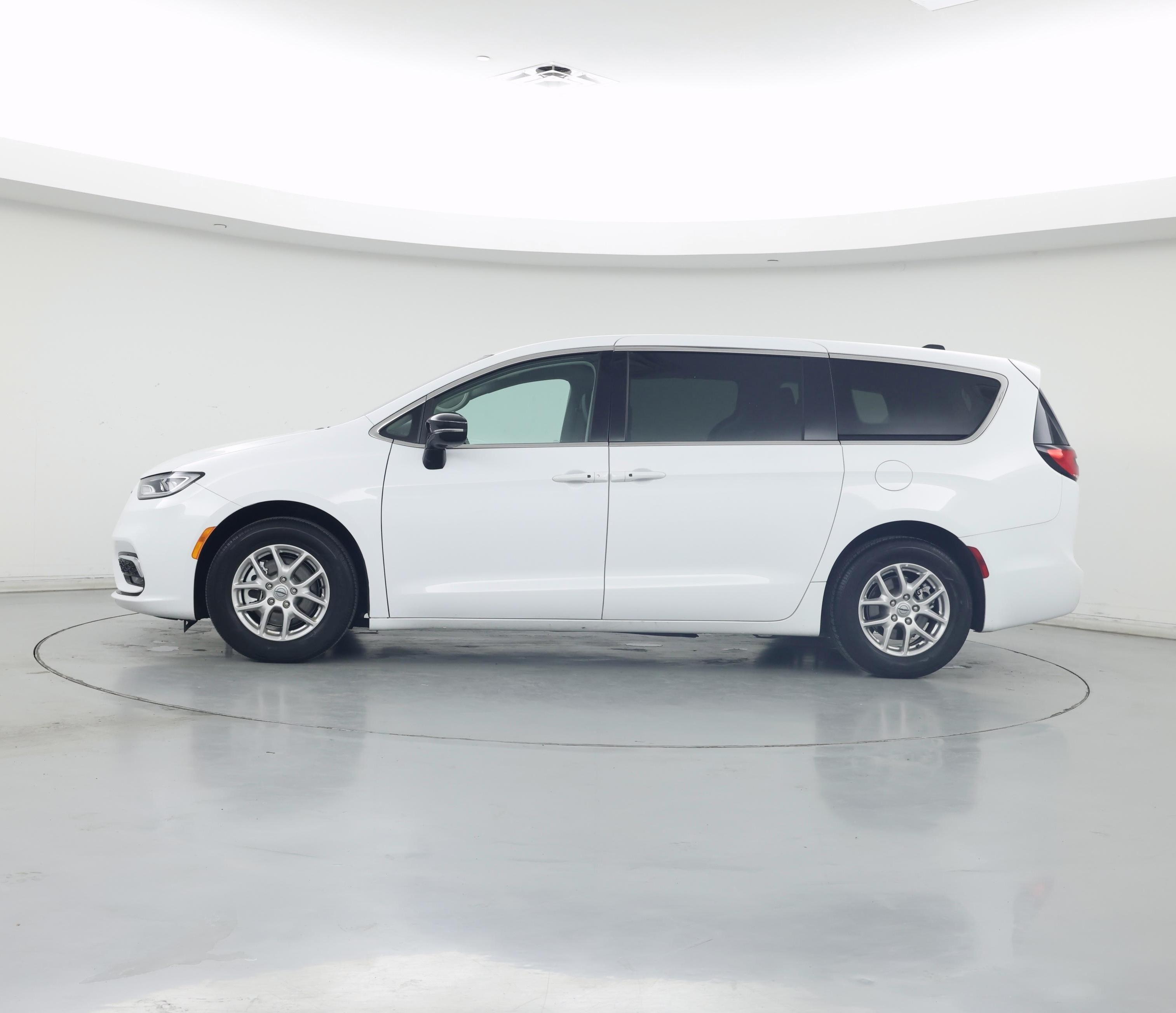 Thumbnail: 2024 Chrysler Pacifica - 3