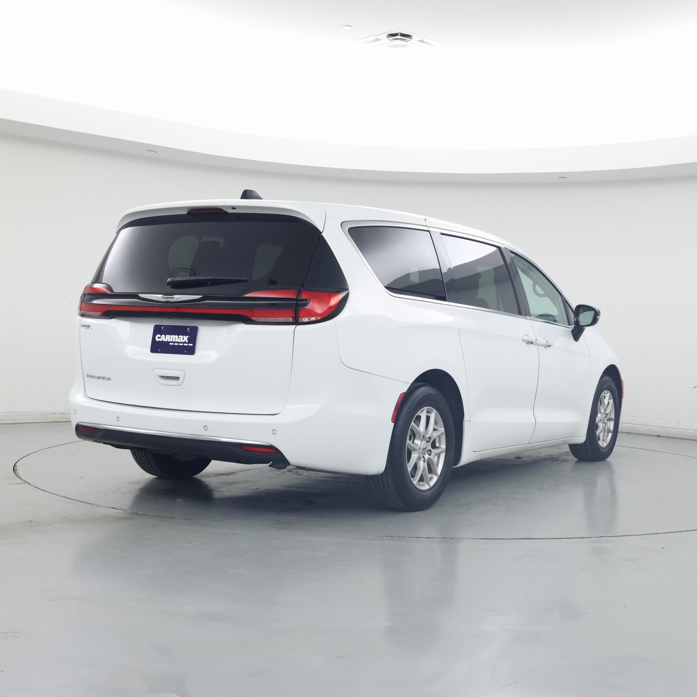 Thumbnail: 2024 Chrysler Pacifica - 8