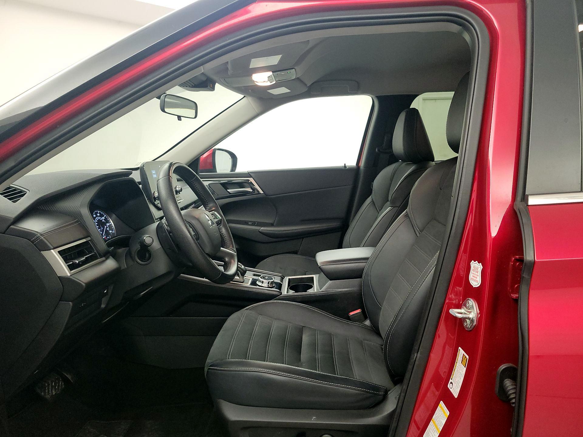 Thumbnail: 2024 Mitsubishi Outlander - 11