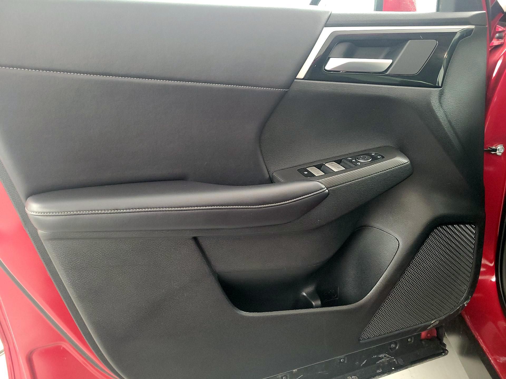 Thumbnail: 2024 Mitsubishi Outlander - 12