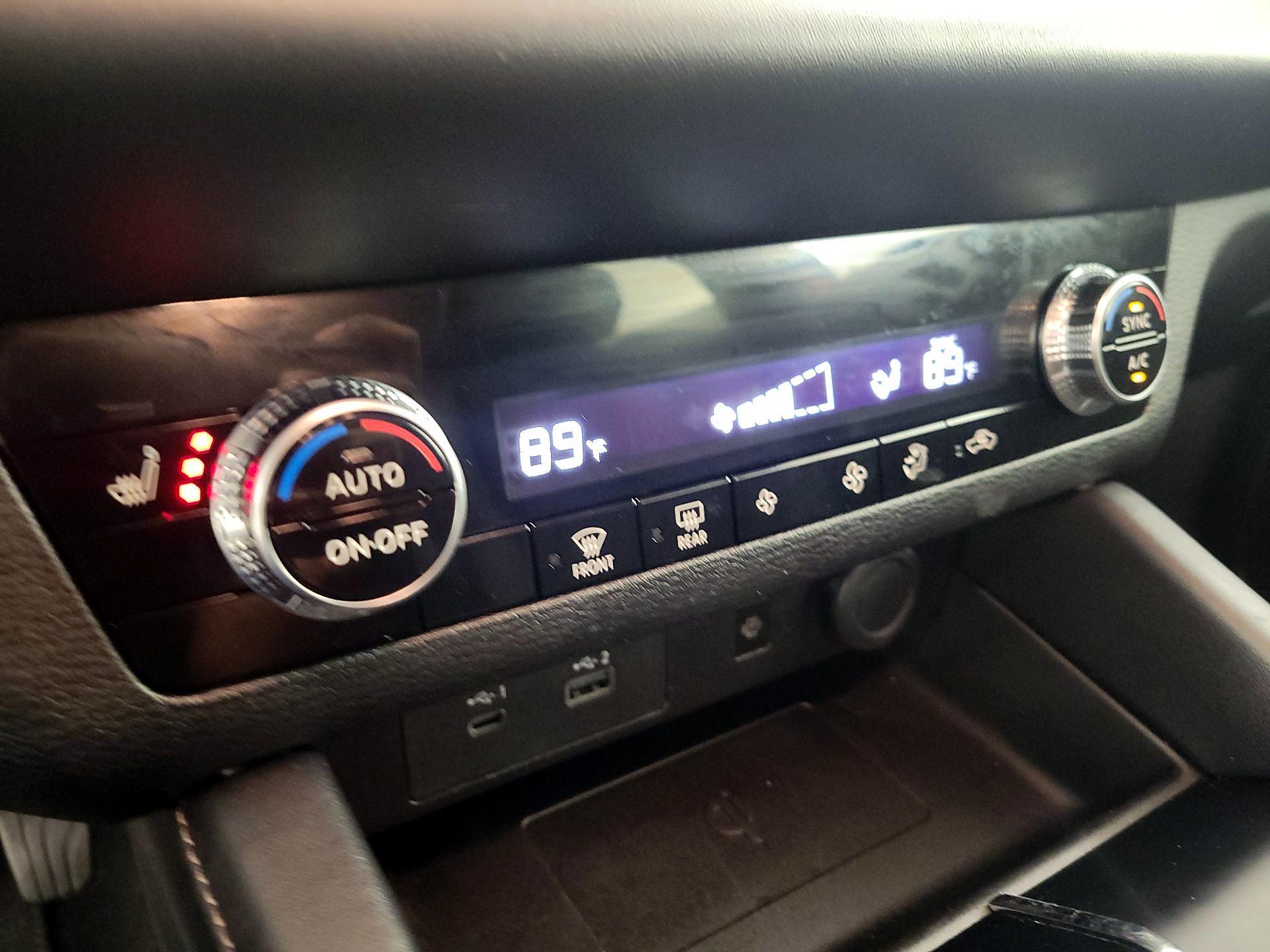 Thumbnail: 2024 Mitsubishi Outlander - 17