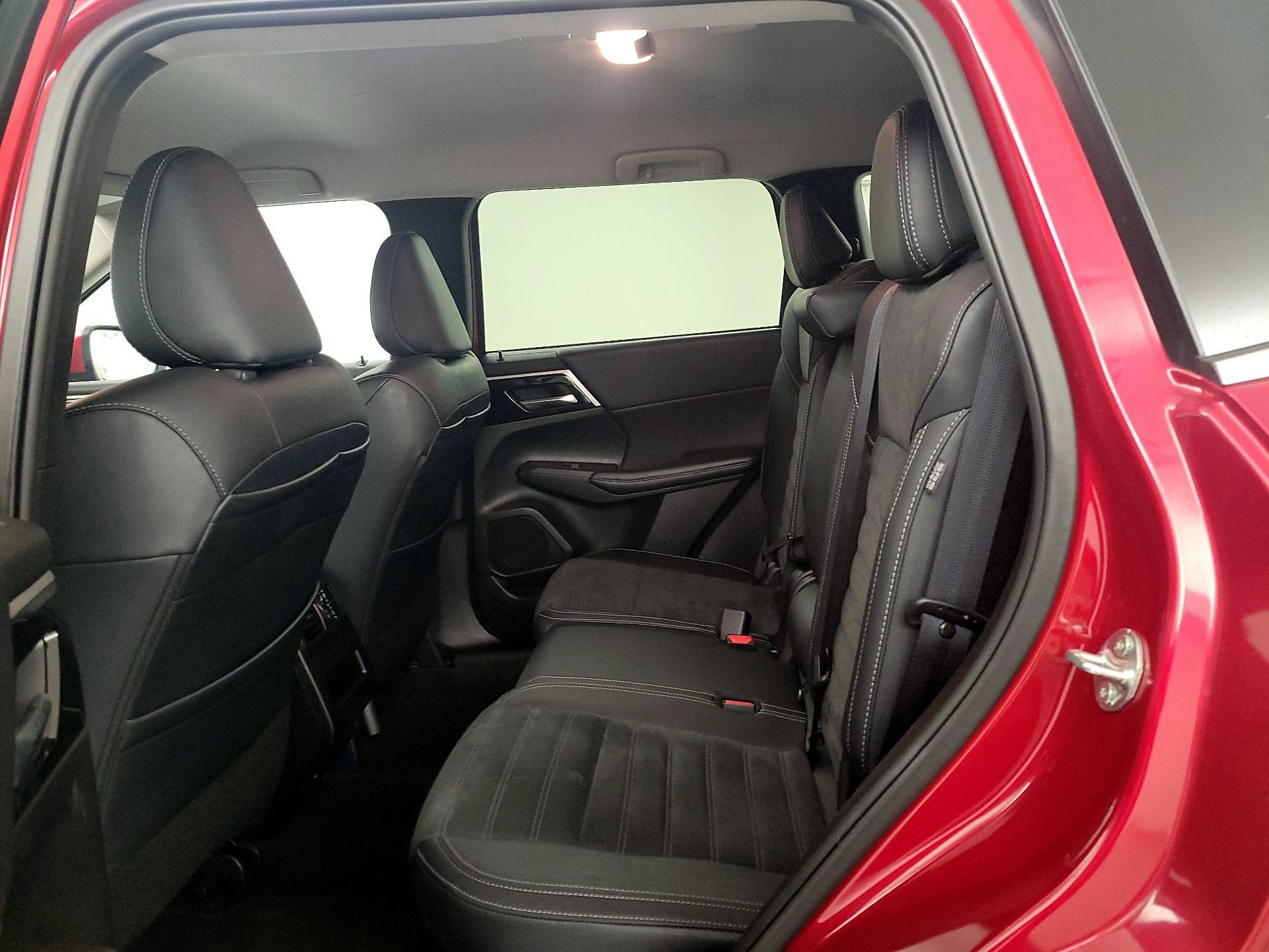 Thumbnail: 2024 Mitsubishi Outlander - 20