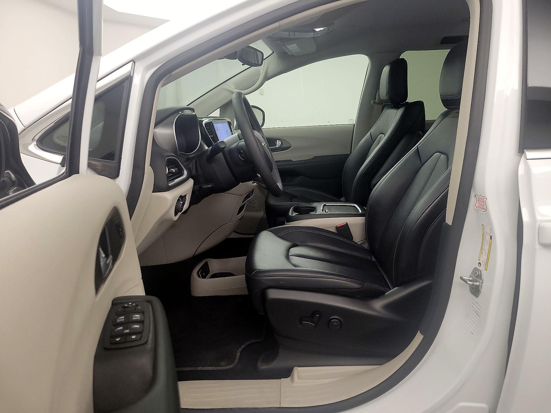 Thumbnail: 2024 Chrysler Pacifica - 11