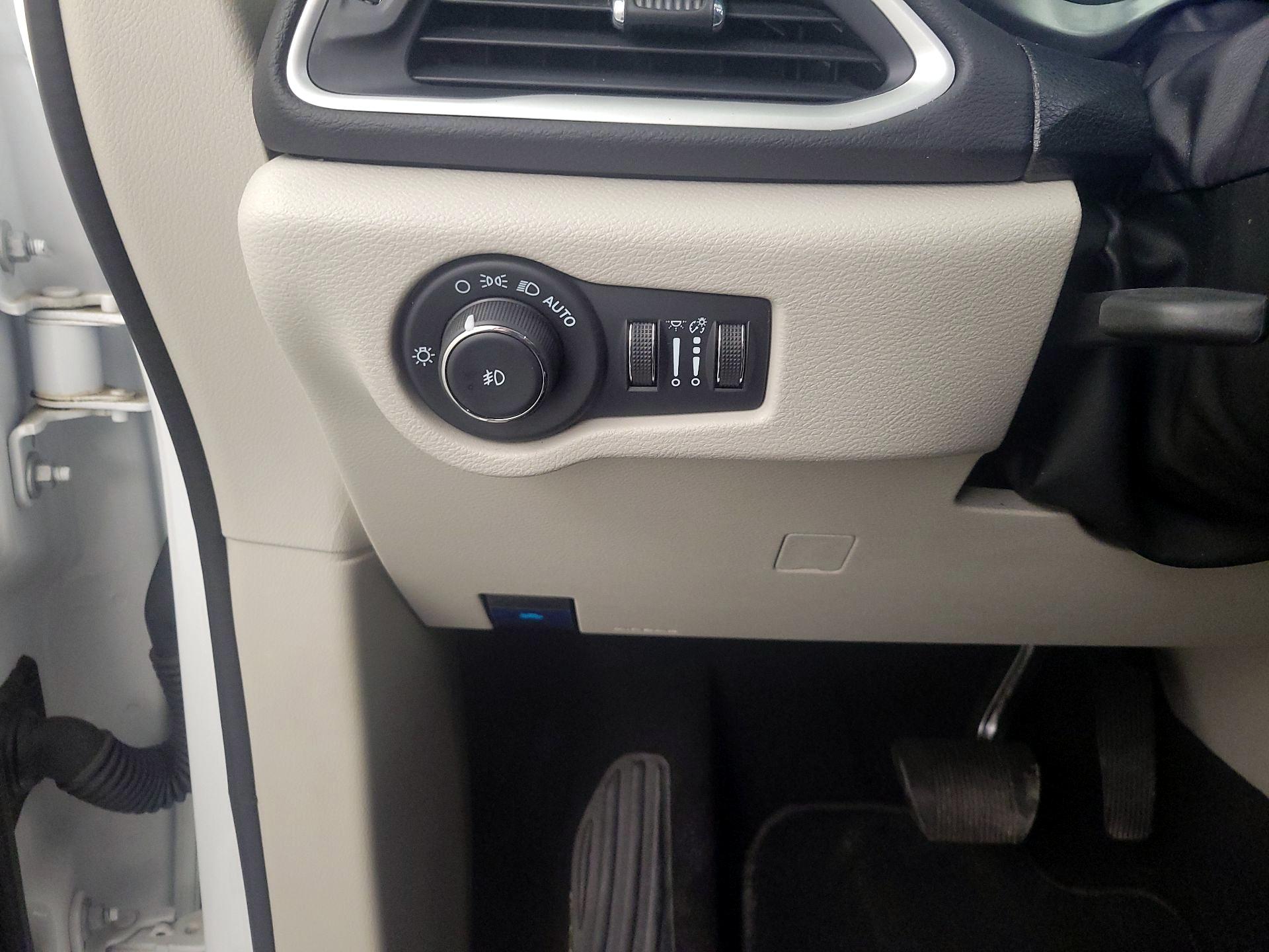 Thumbnail: 2024 Chrysler Pacifica - 13