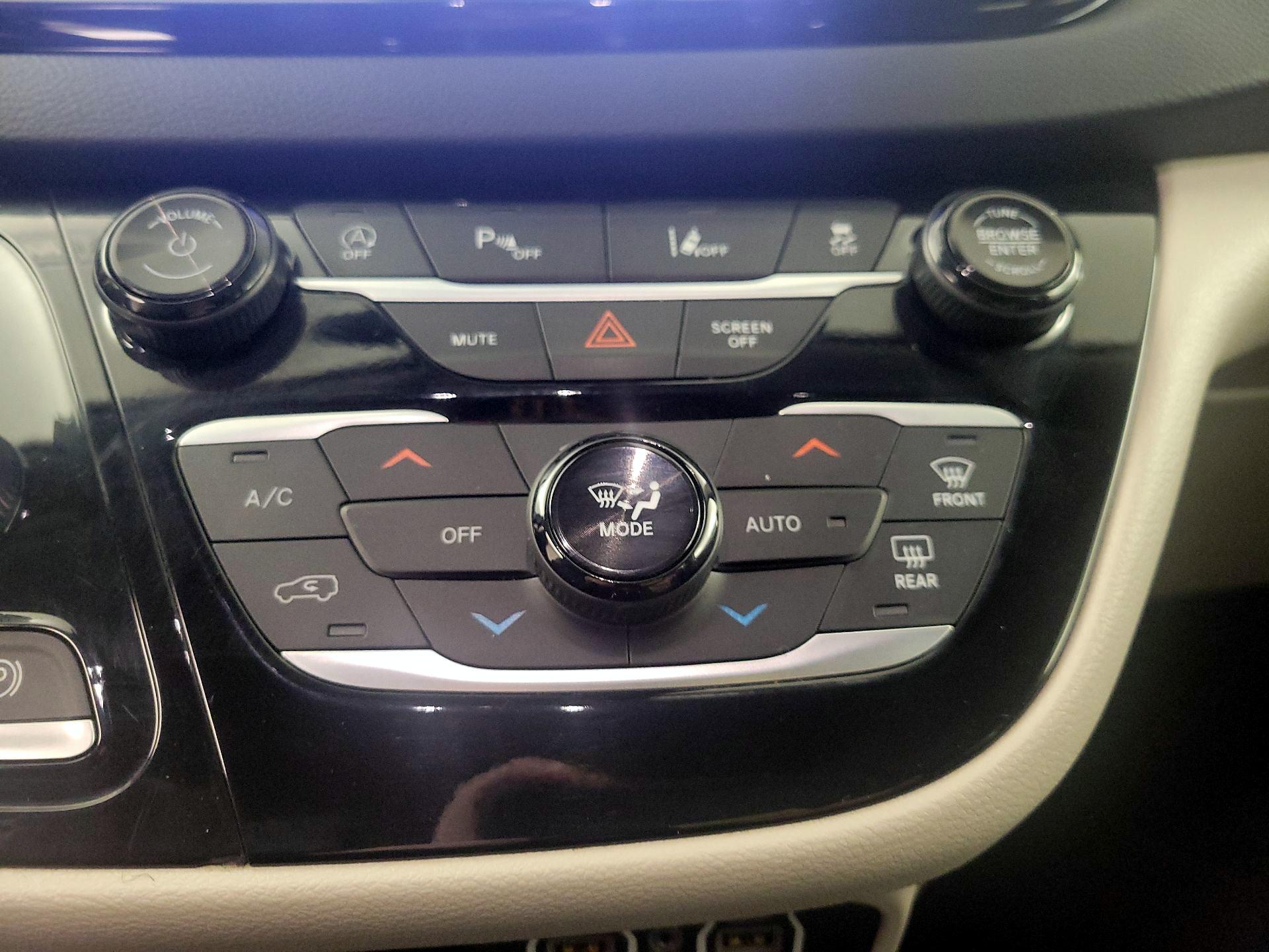 Thumbnail: 2024 Chrysler Pacifica - 16