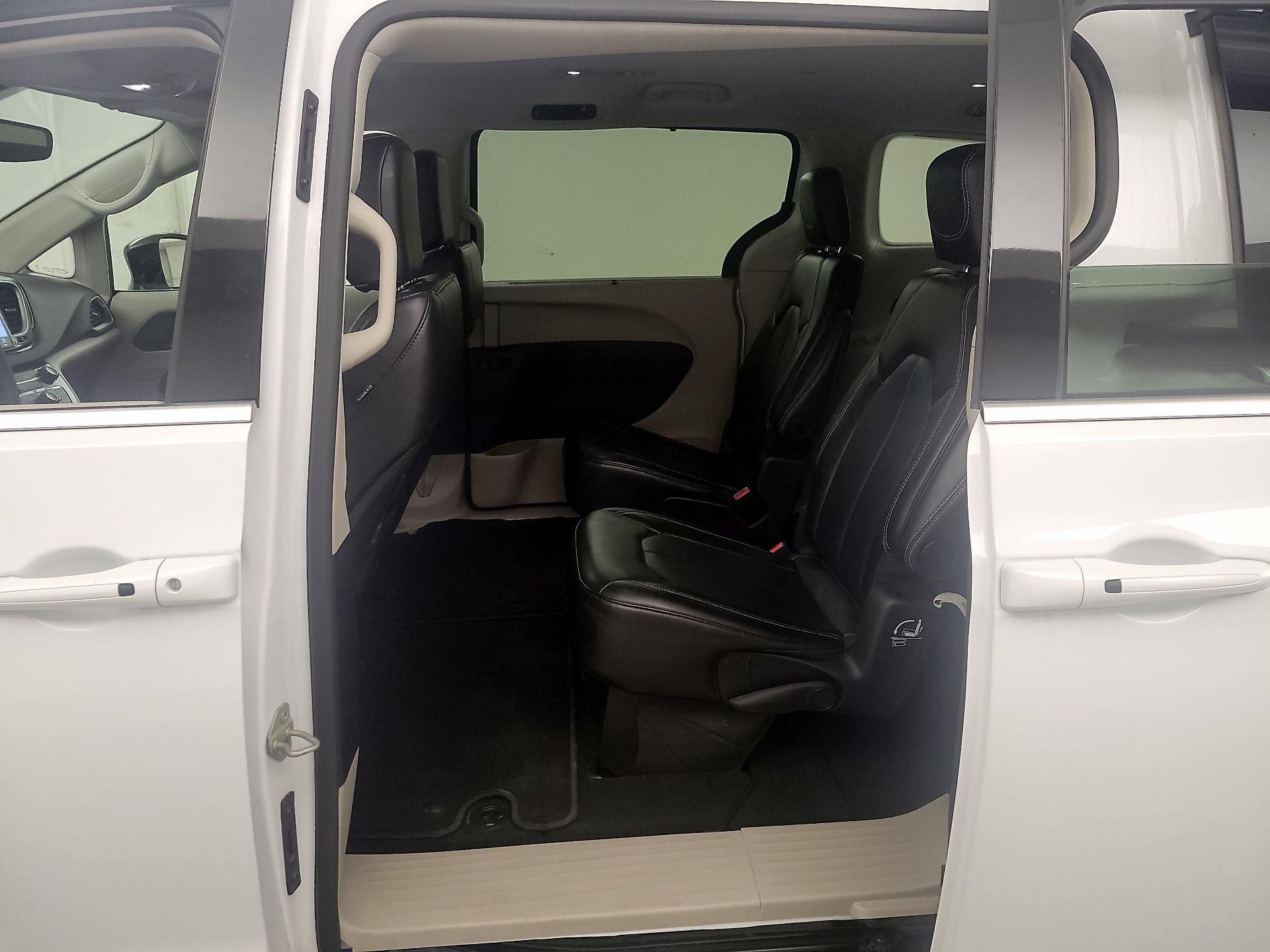 Thumbnail: 2024 Chrysler Pacifica - 19