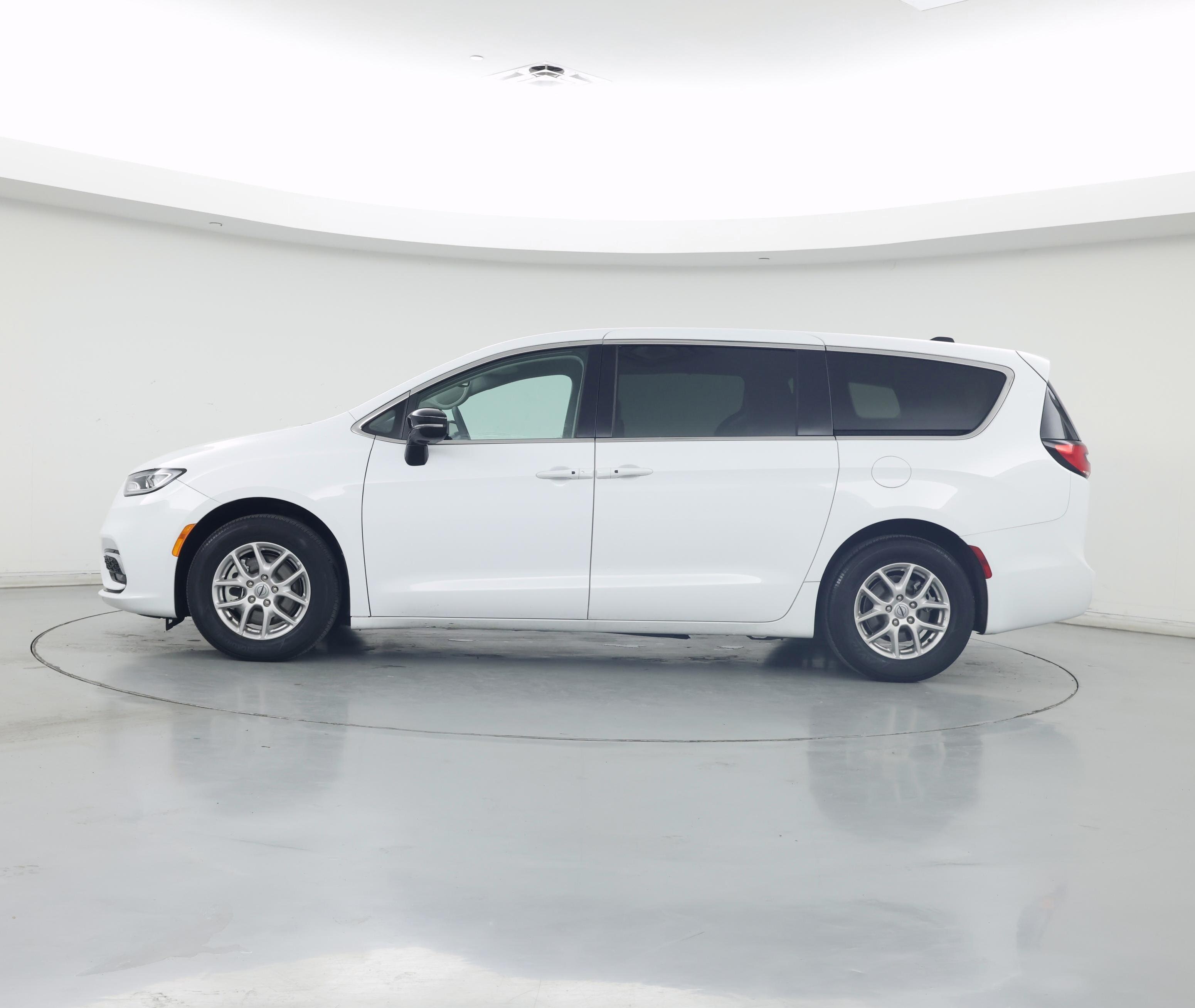 Thumbnail: 2024 Chrysler Pacifica - 3