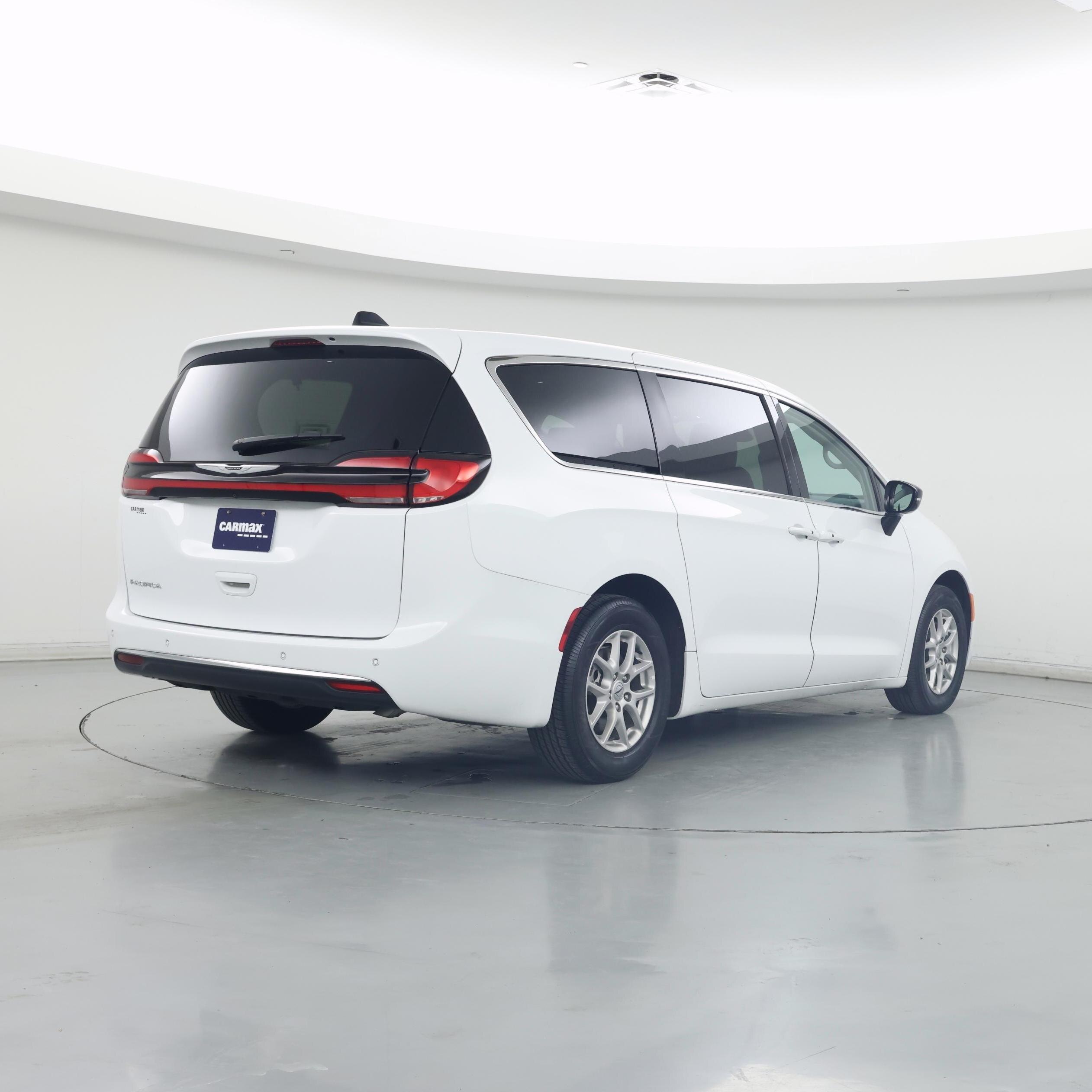 Thumbnail: 2024 Chrysler Pacifica - 8