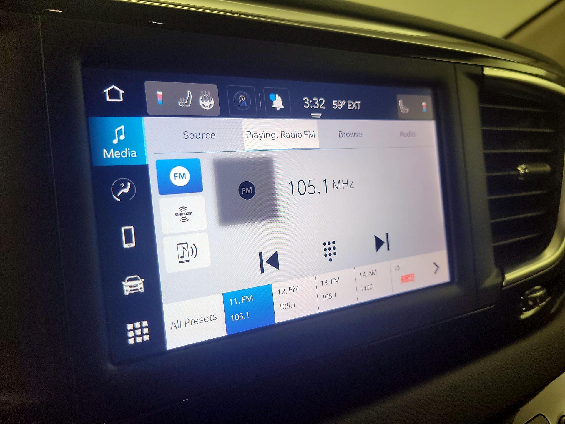 Thumbnail: 2023 Chrysler Voyager - 15