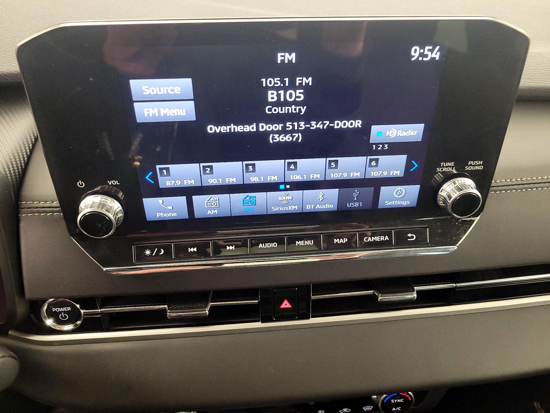 Thumbnail: 2023 Mitsubishi Outlander - 16