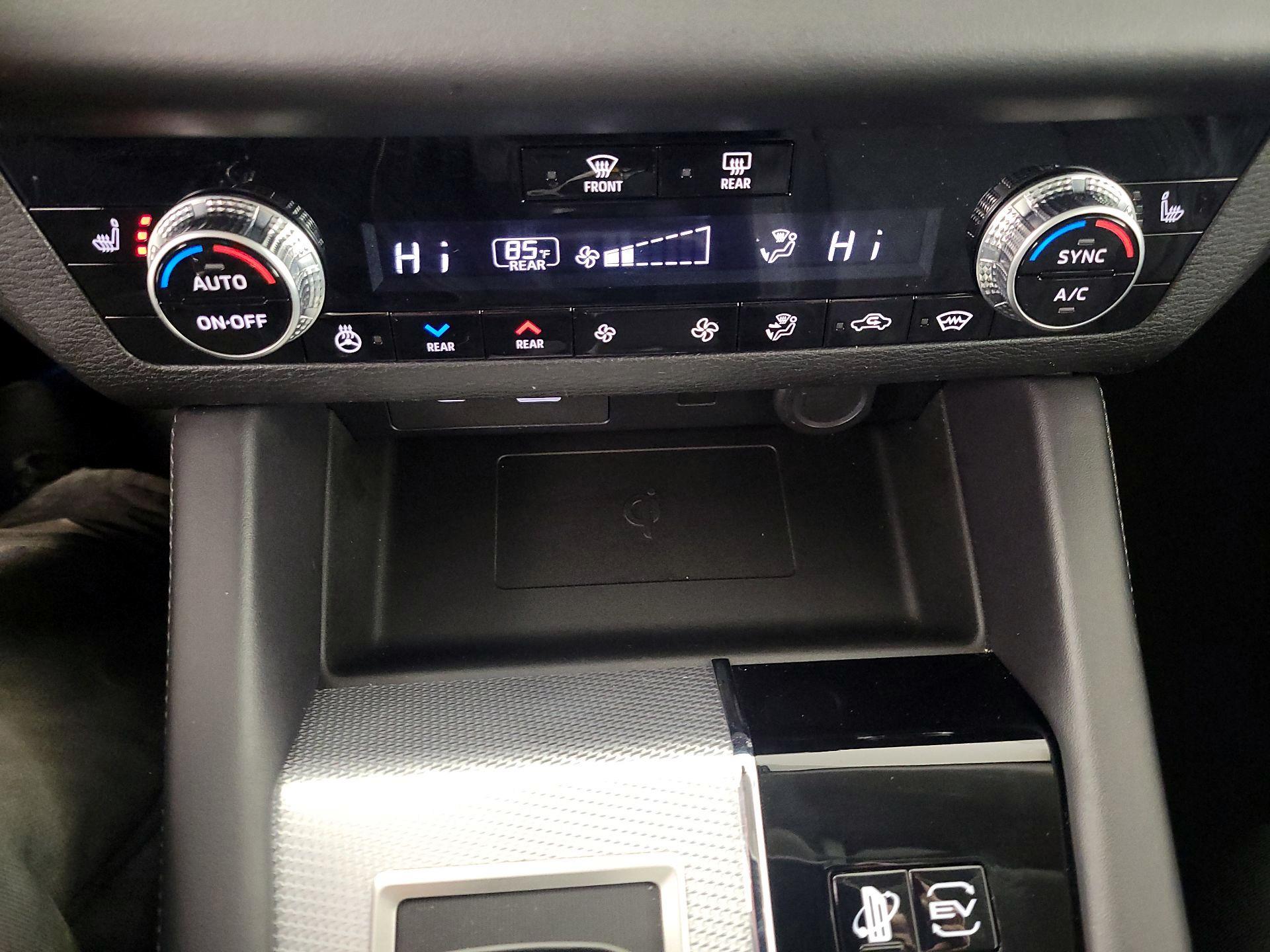 Thumbnail: 2023 Mitsubishi Outlander - 17