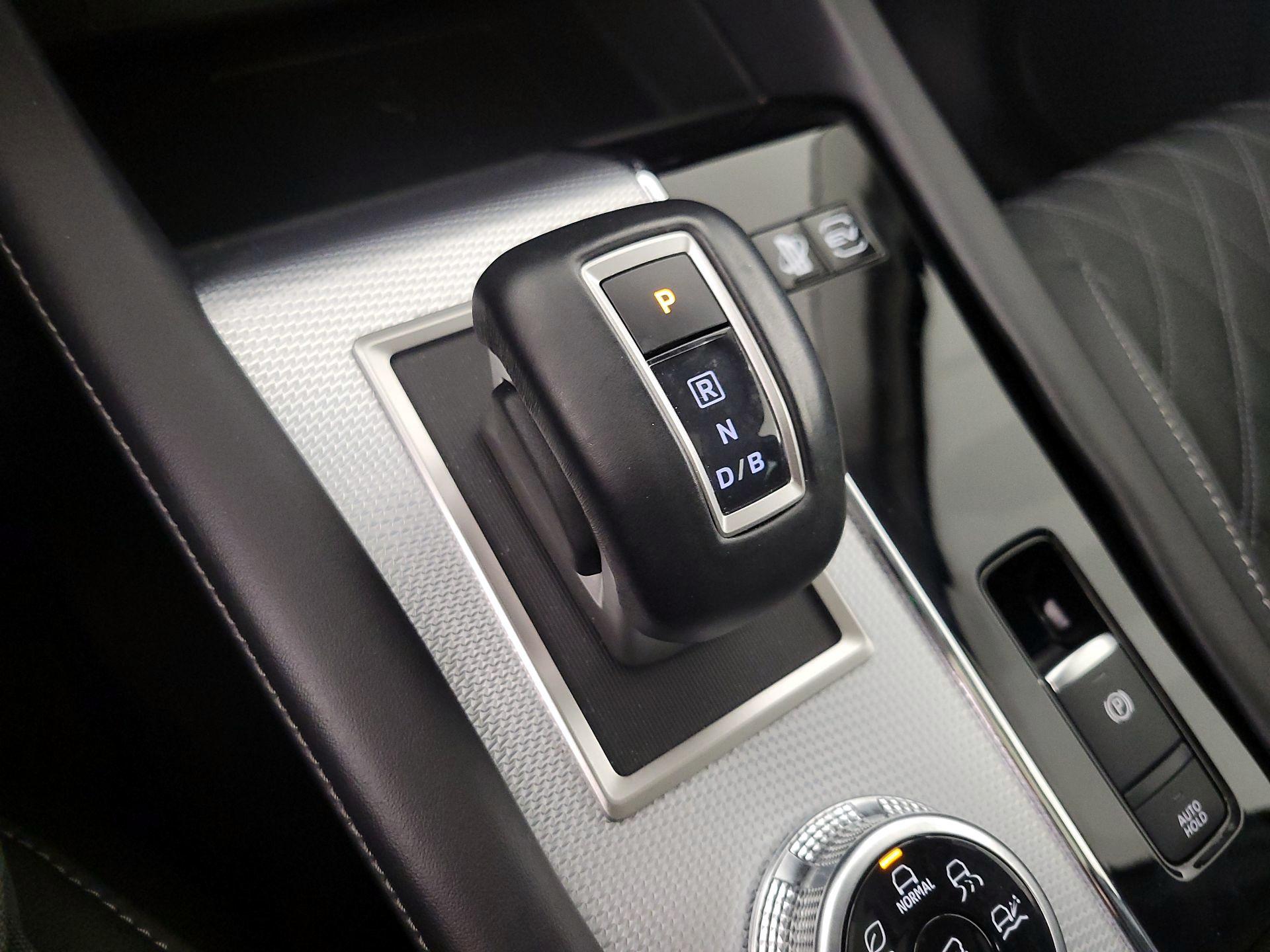 Thumbnail: 2023 Mitsubishi Outlander - 18