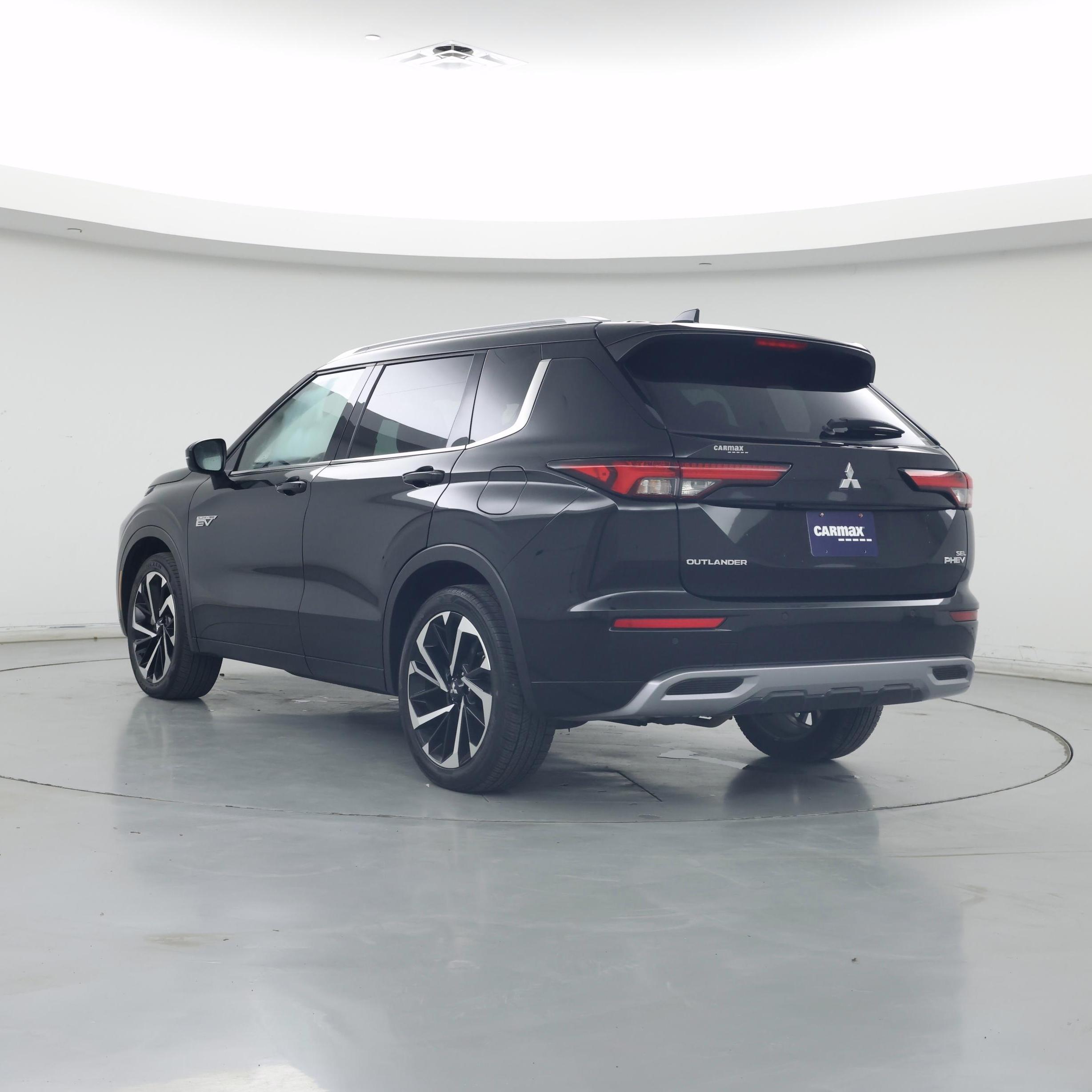 Thumbnail: 2023 Mitsubishi Outlander - 2