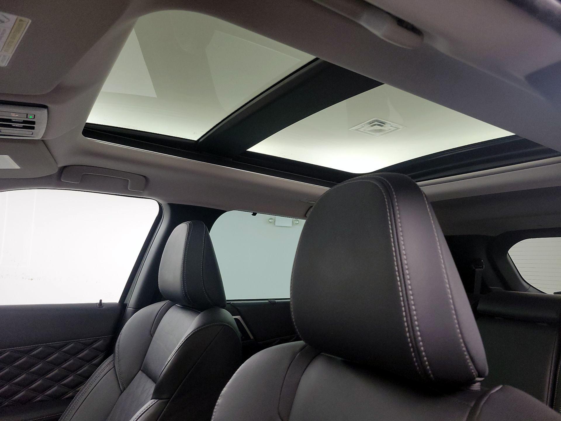 Thumbnail: 2023 Mitsubishi Outlander - 20